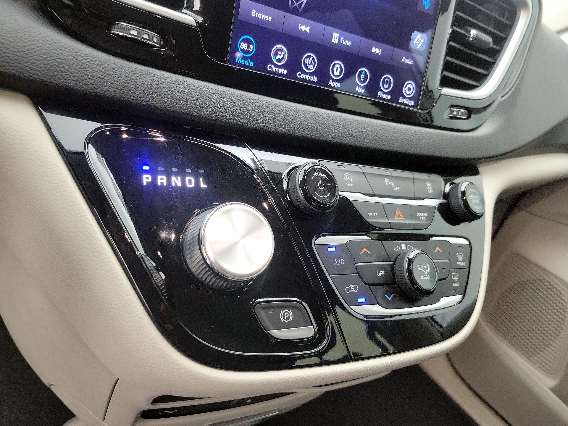 Thumbnail: 2020 Chrysler Pacifica - 18