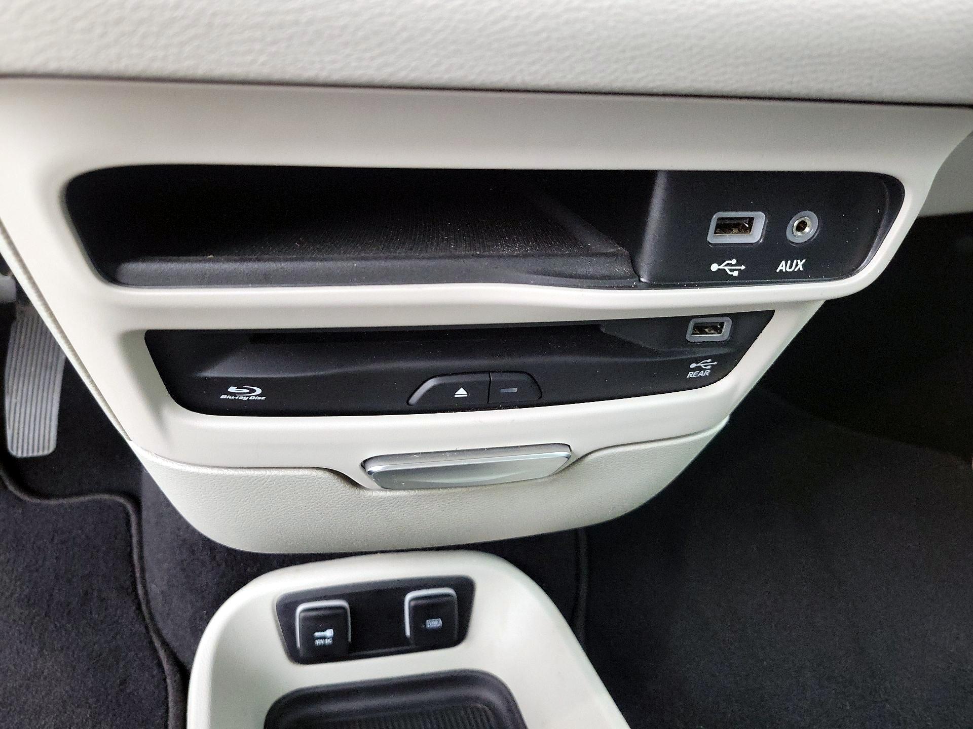 Thumbnail: 2020 Chrysler Pacifica - 19