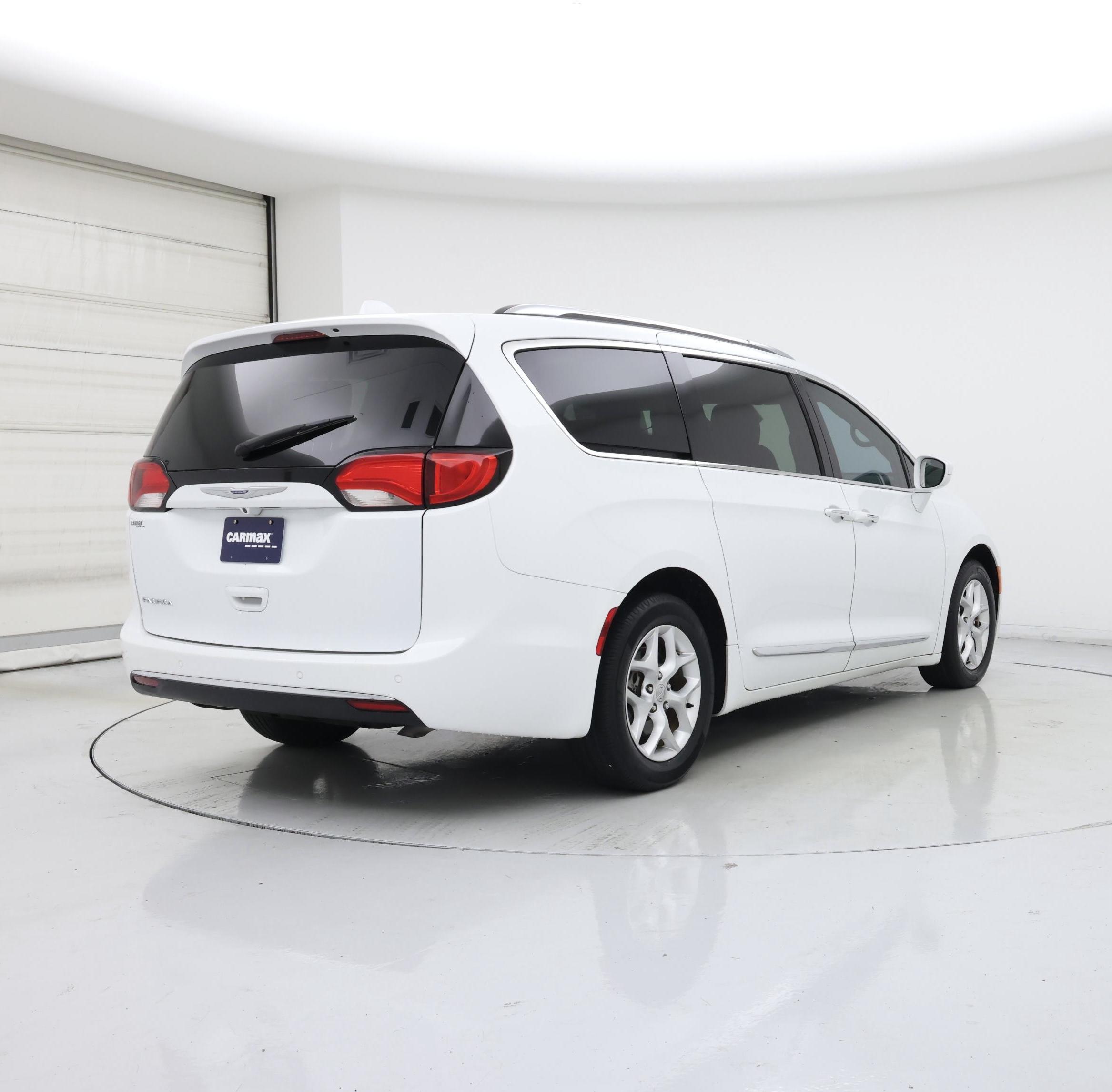 Thumbnail: 2020 Chrysler Pacifica - 8