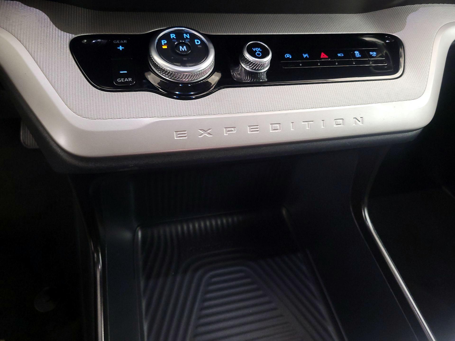 Thumbnail: 2025 Ford Expedition - 18