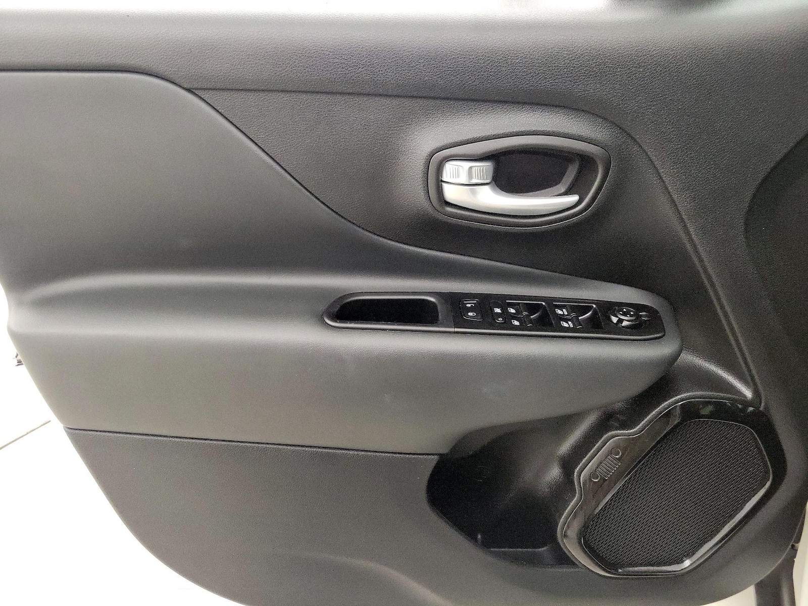 2023 Jeep Renegade Altitude - Photo 13