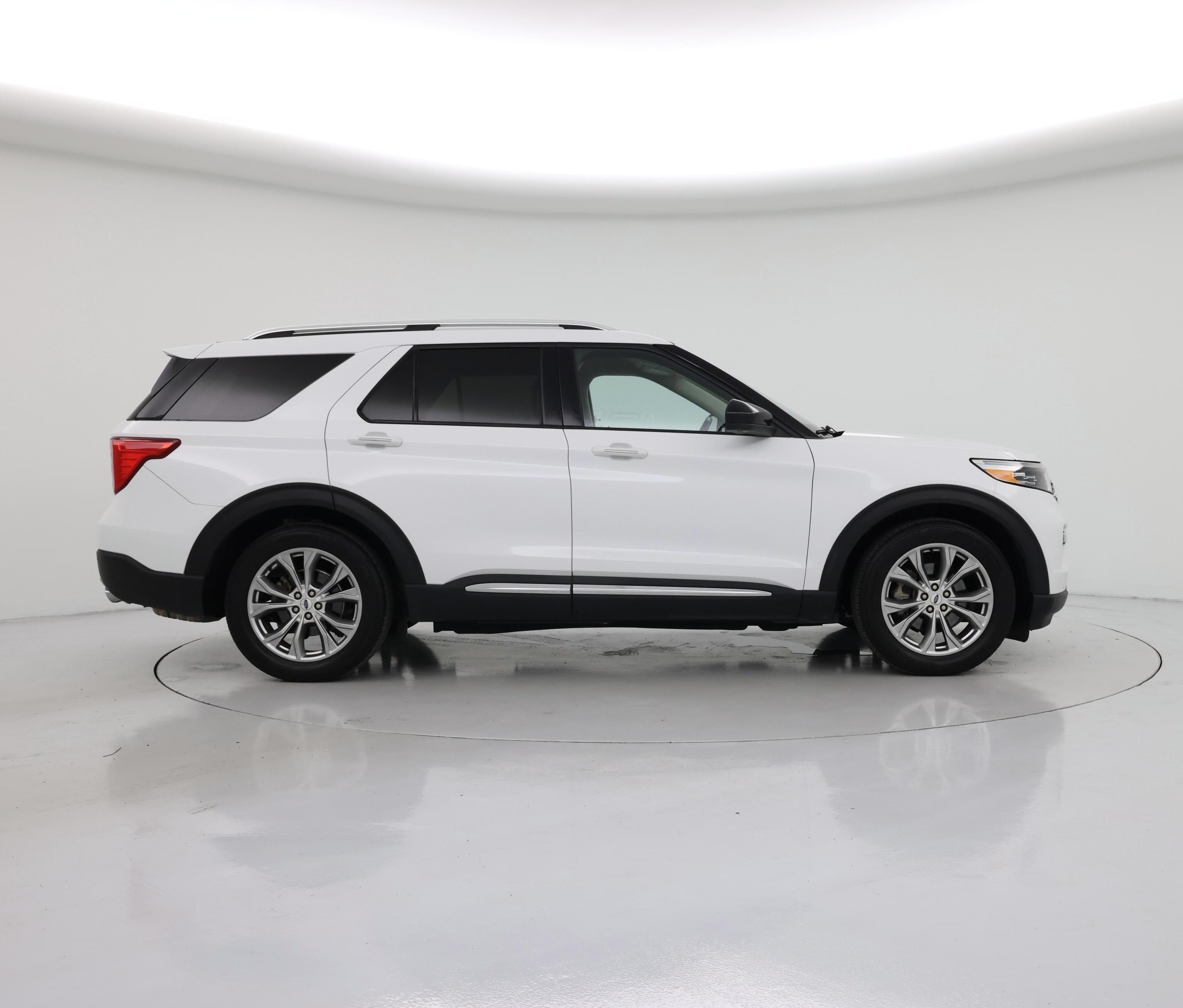Thumbnail: 2022 Ford Explorer - 7