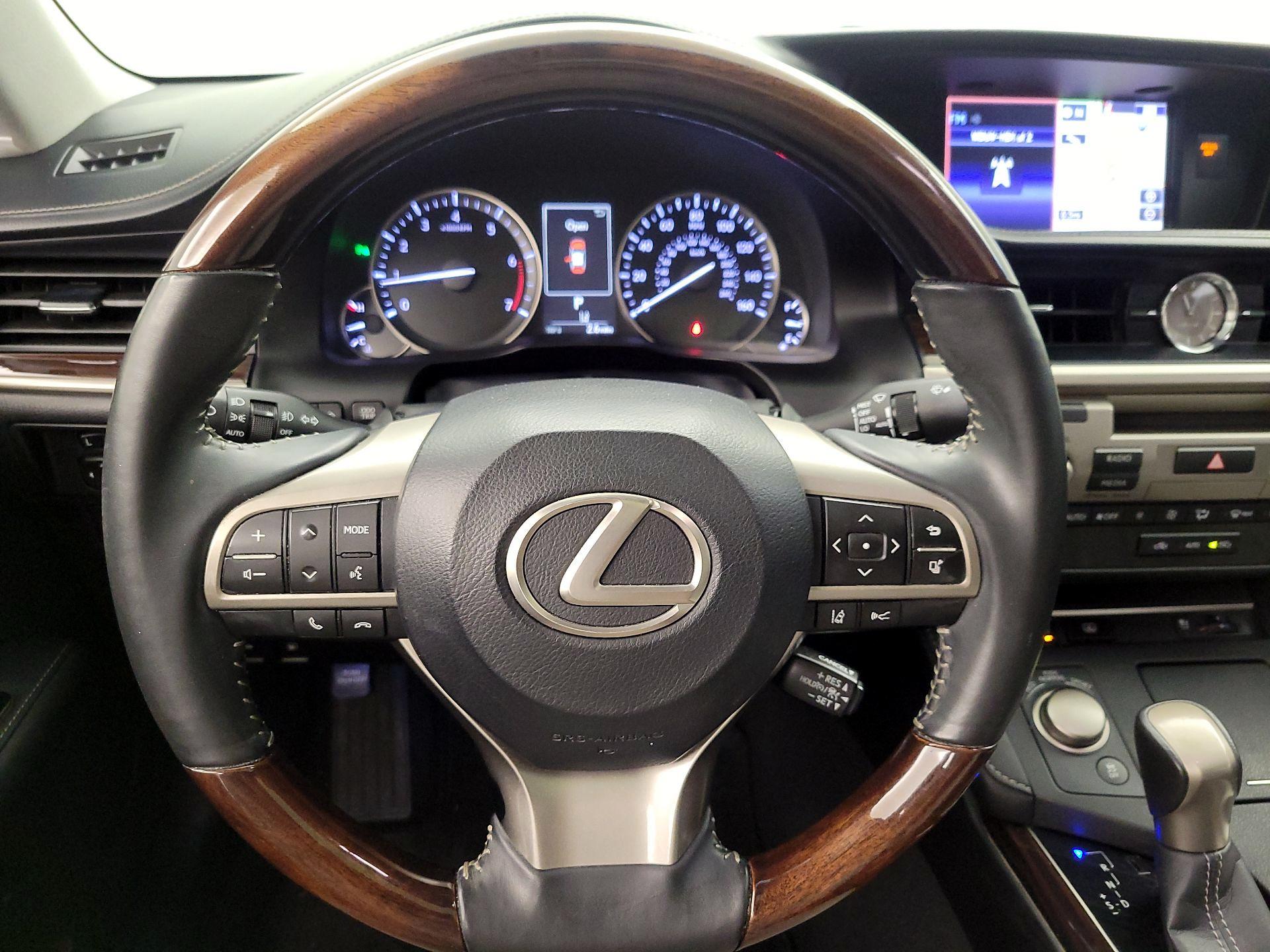 Thumbnail: 2016 Lexus ES - 10