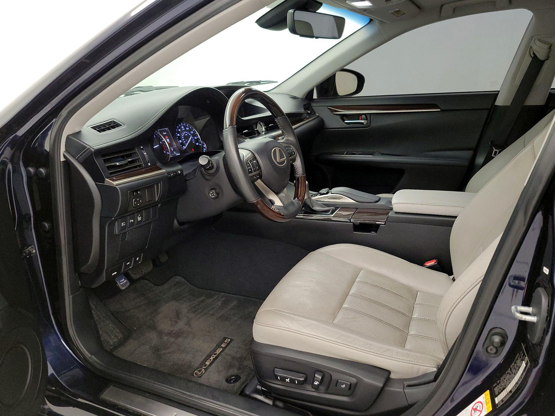 Thumbnail: 2016 Lexus ES - 11