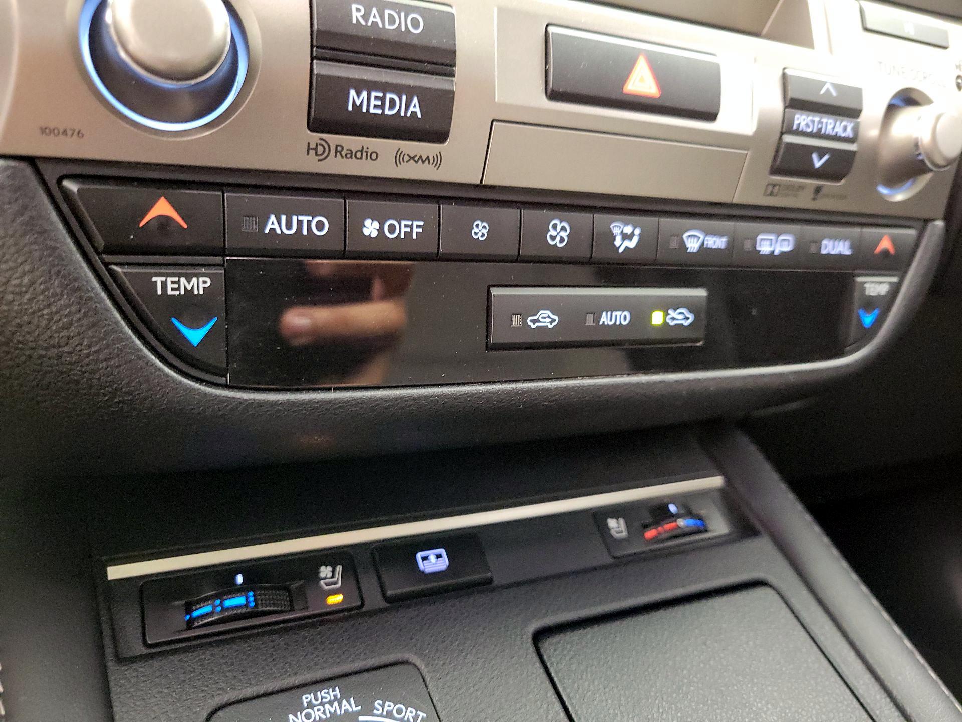 Thumbnail: 2016 Lexus ES - 17