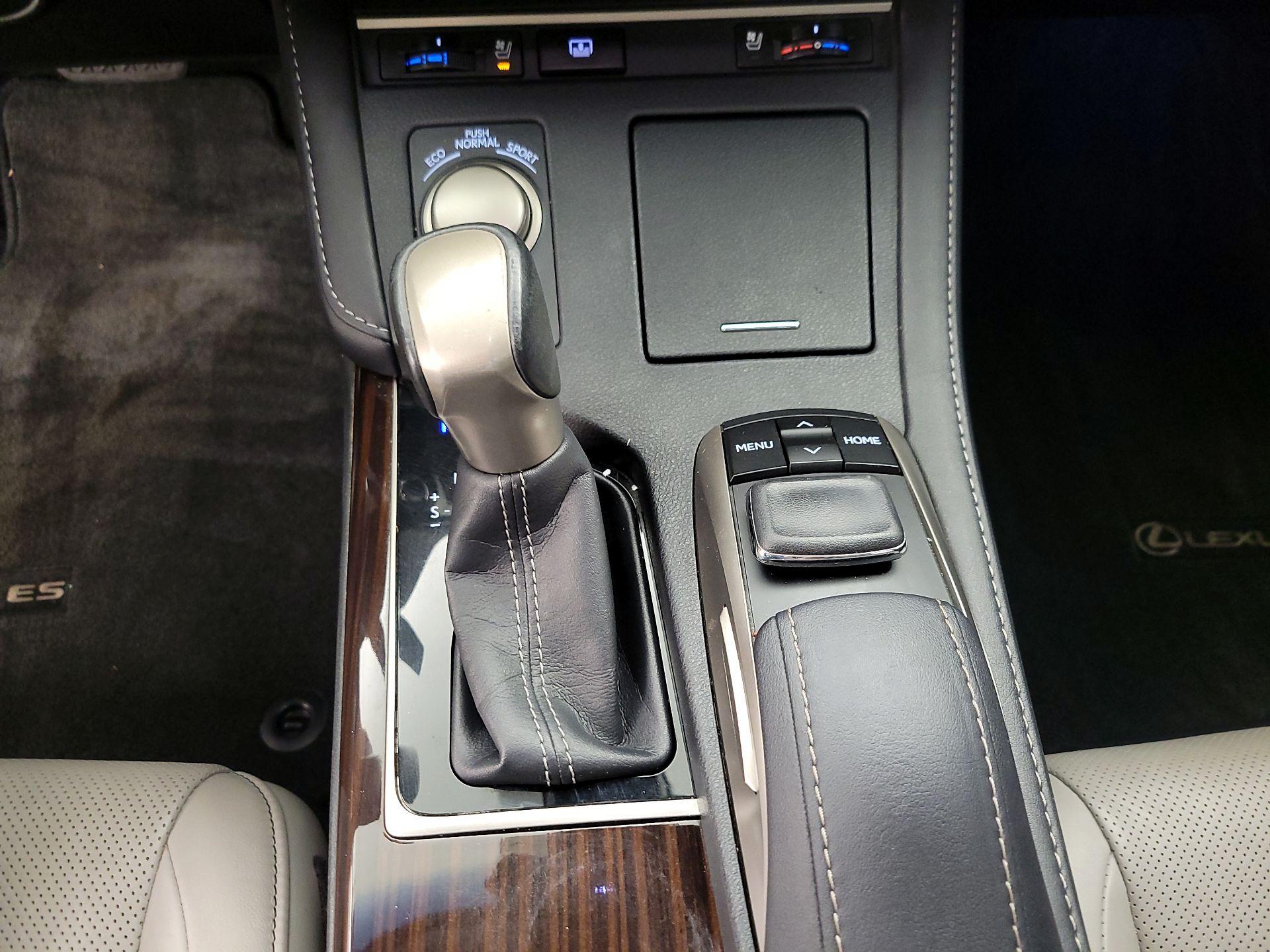 Thumbnail: 2016 Lexus ES - 18
