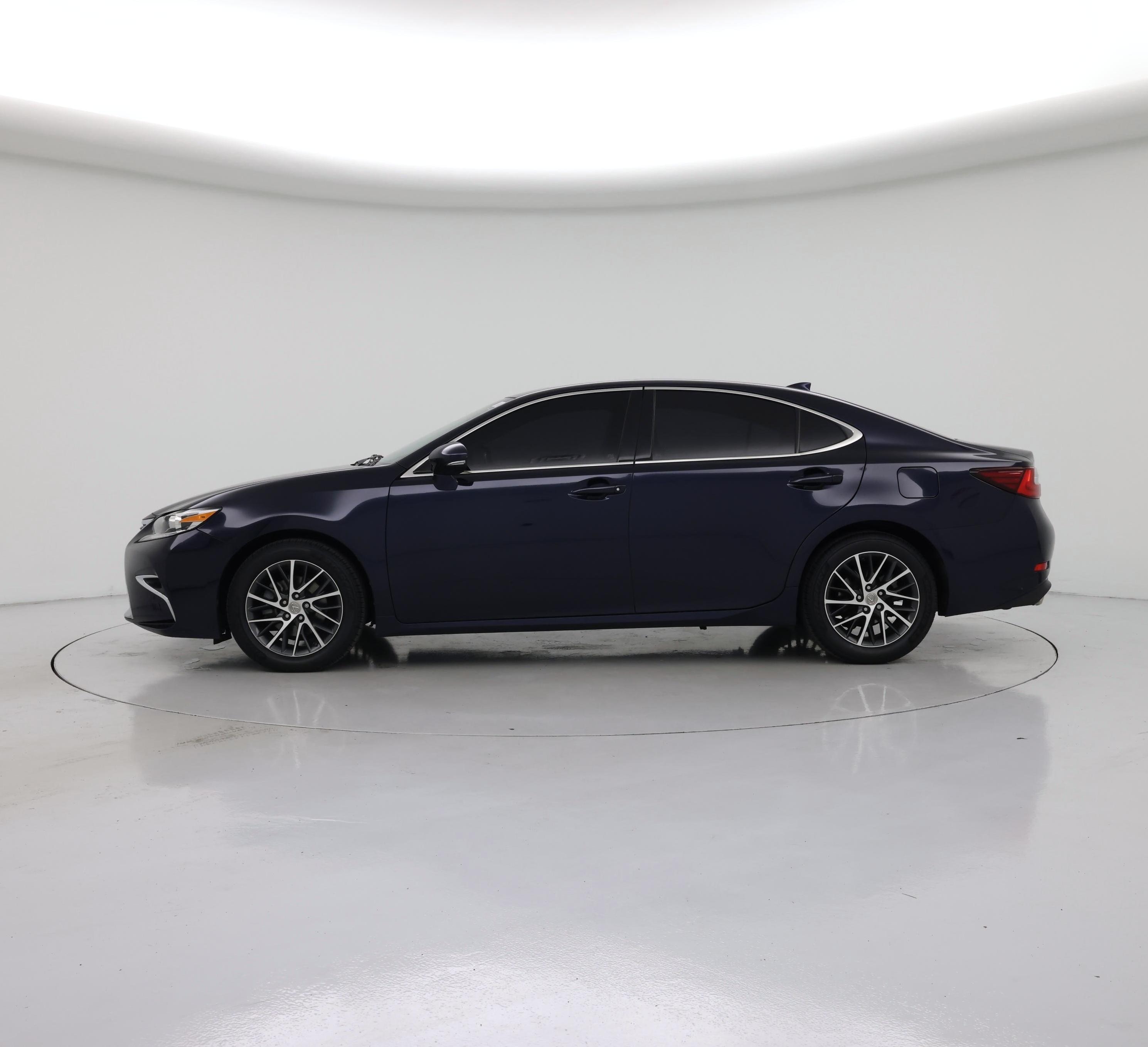 Thumbnail: 2016 Lexus ES - 3