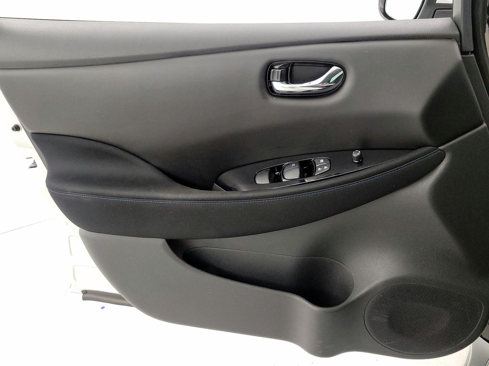 Thumbnail: 2021 Nissan Leaf - 12