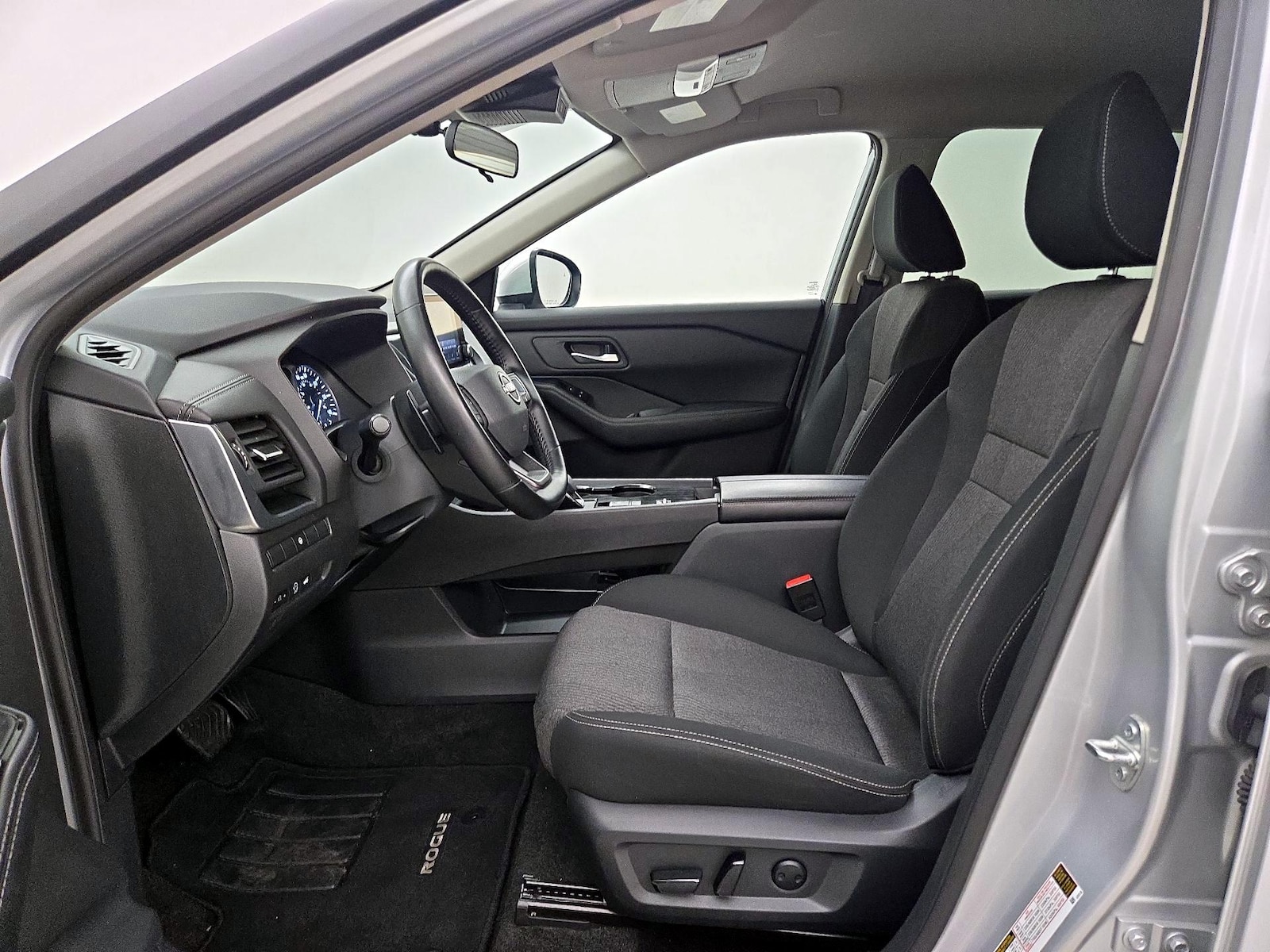 2025 Nissan Rogue SV - Photo 12