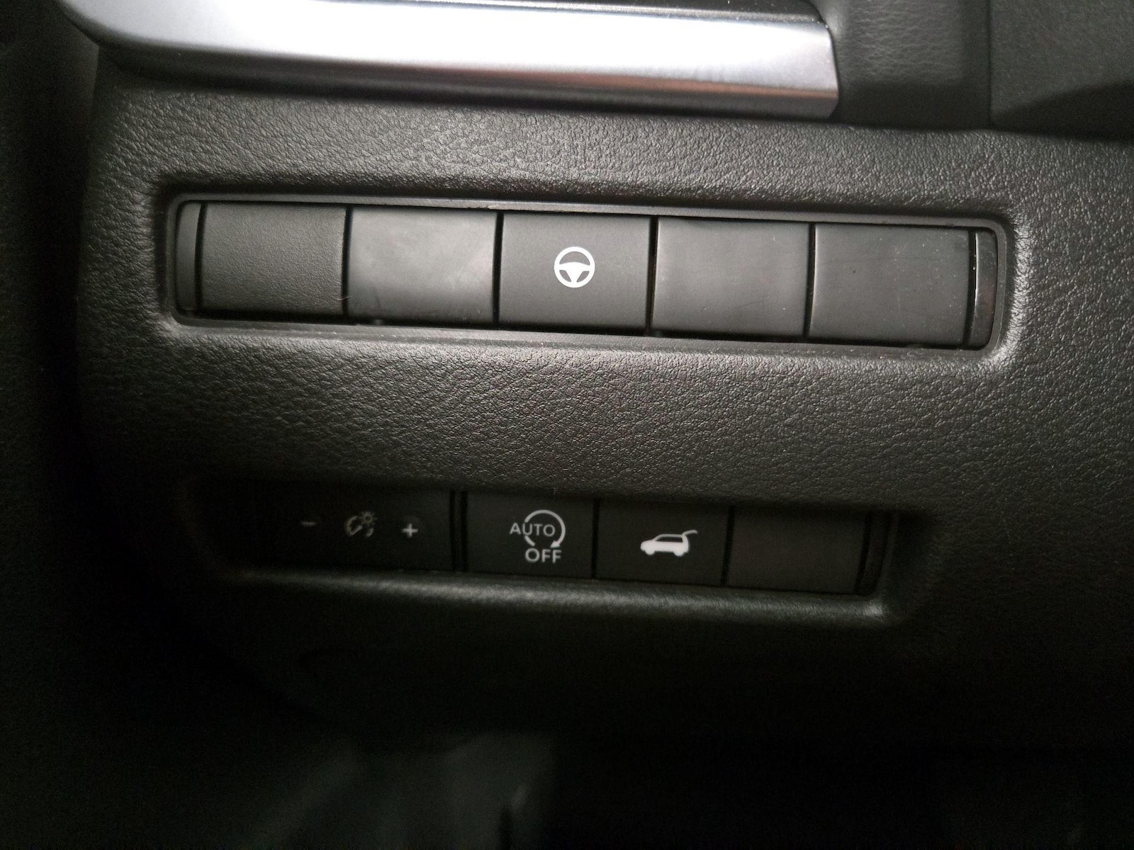 2025 Nissan Rogue SV - Photo 14