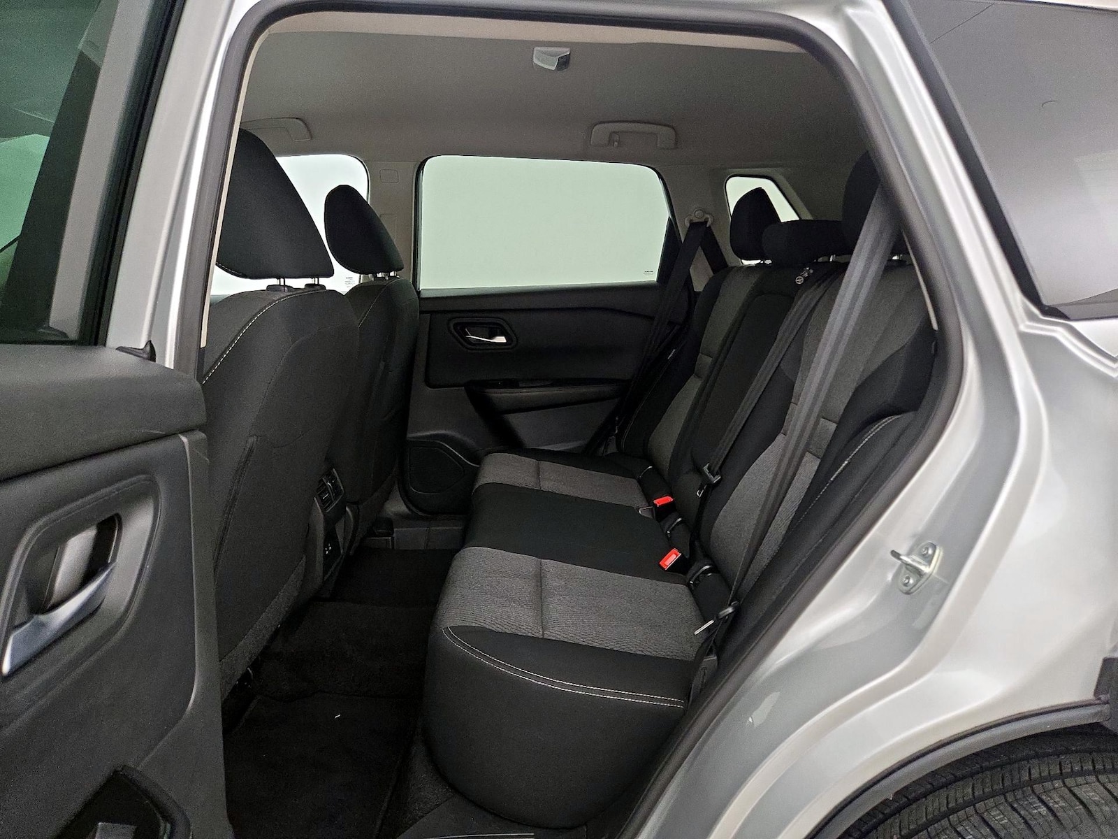 2025 Nissan Rogue SV - Photo 20