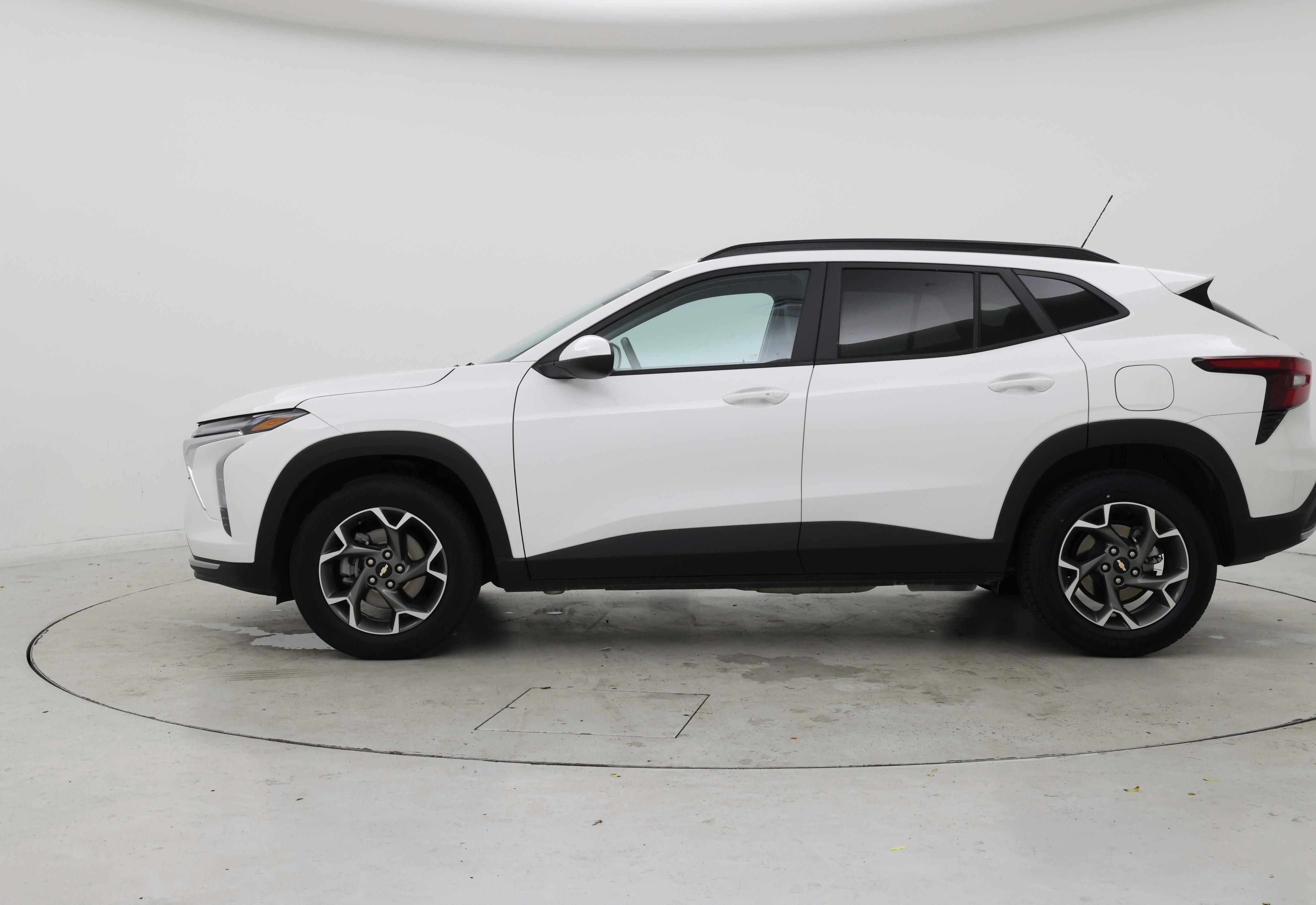Thumbnail: 2025 Chevrolet Trax - 3