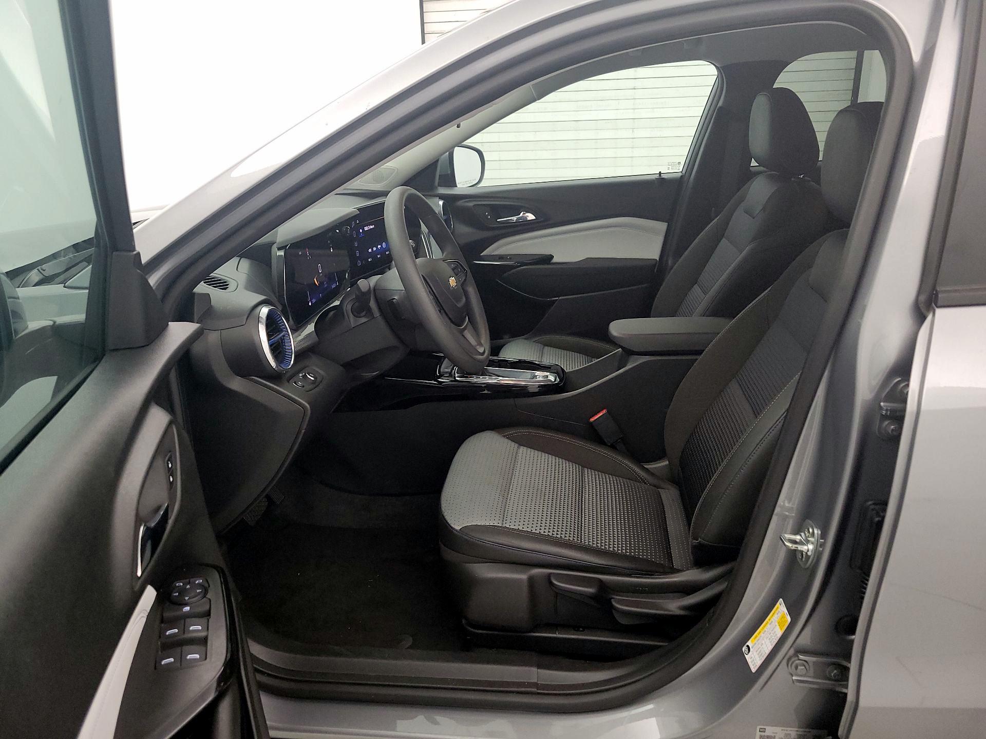 Thumbnail: 2025 Chevrolet Trax - 11