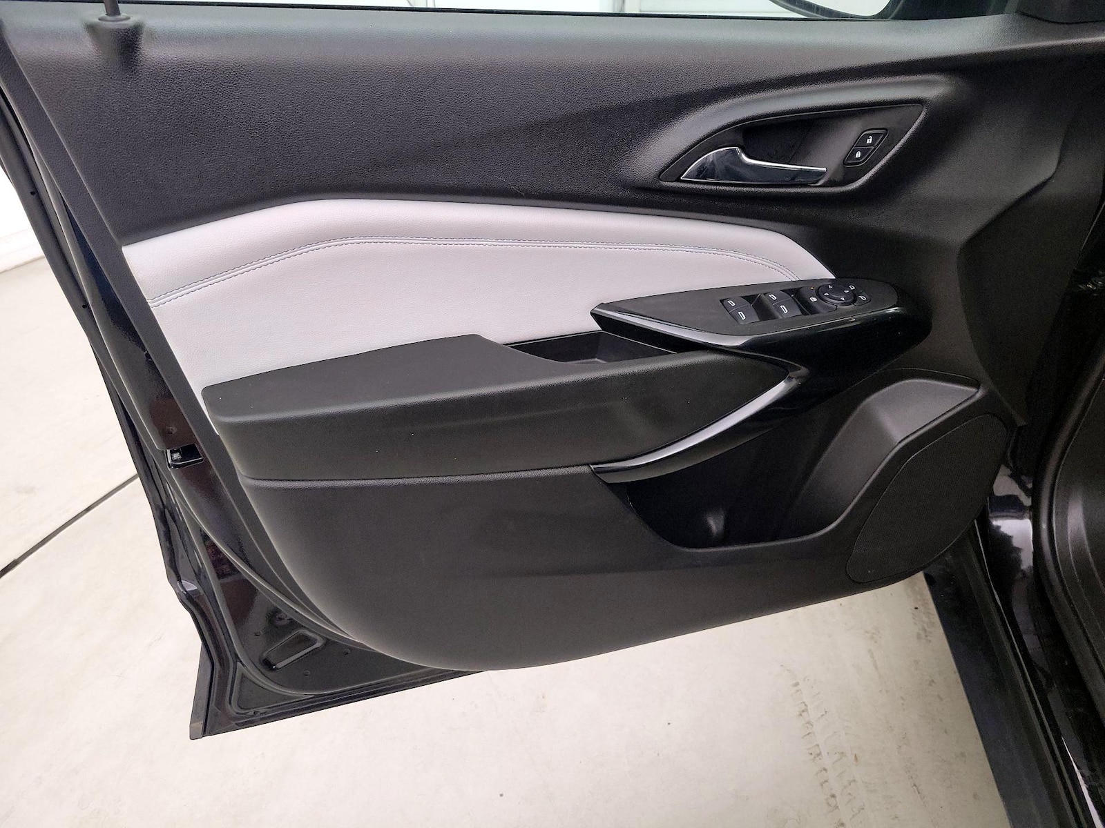2025 Chevrolet Trax LT - Photo 13