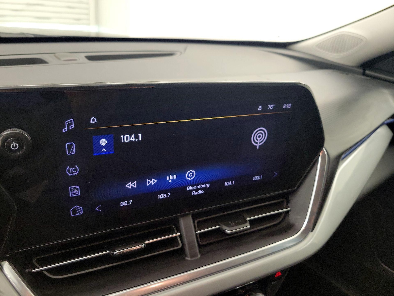 2025 Chevrolet Trax LT - Photo 16