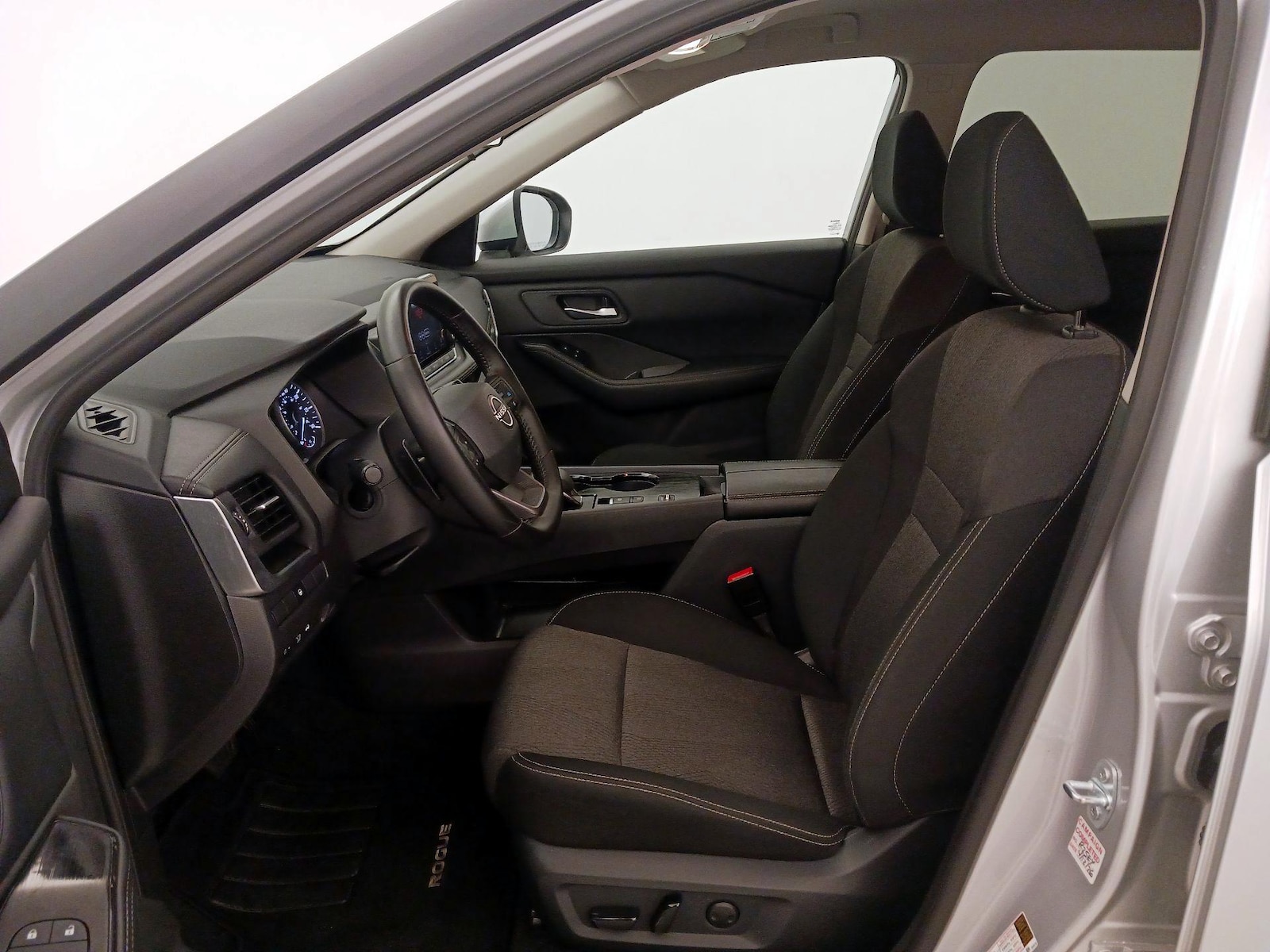 2025 Nissan Rogue SV - Photo 12