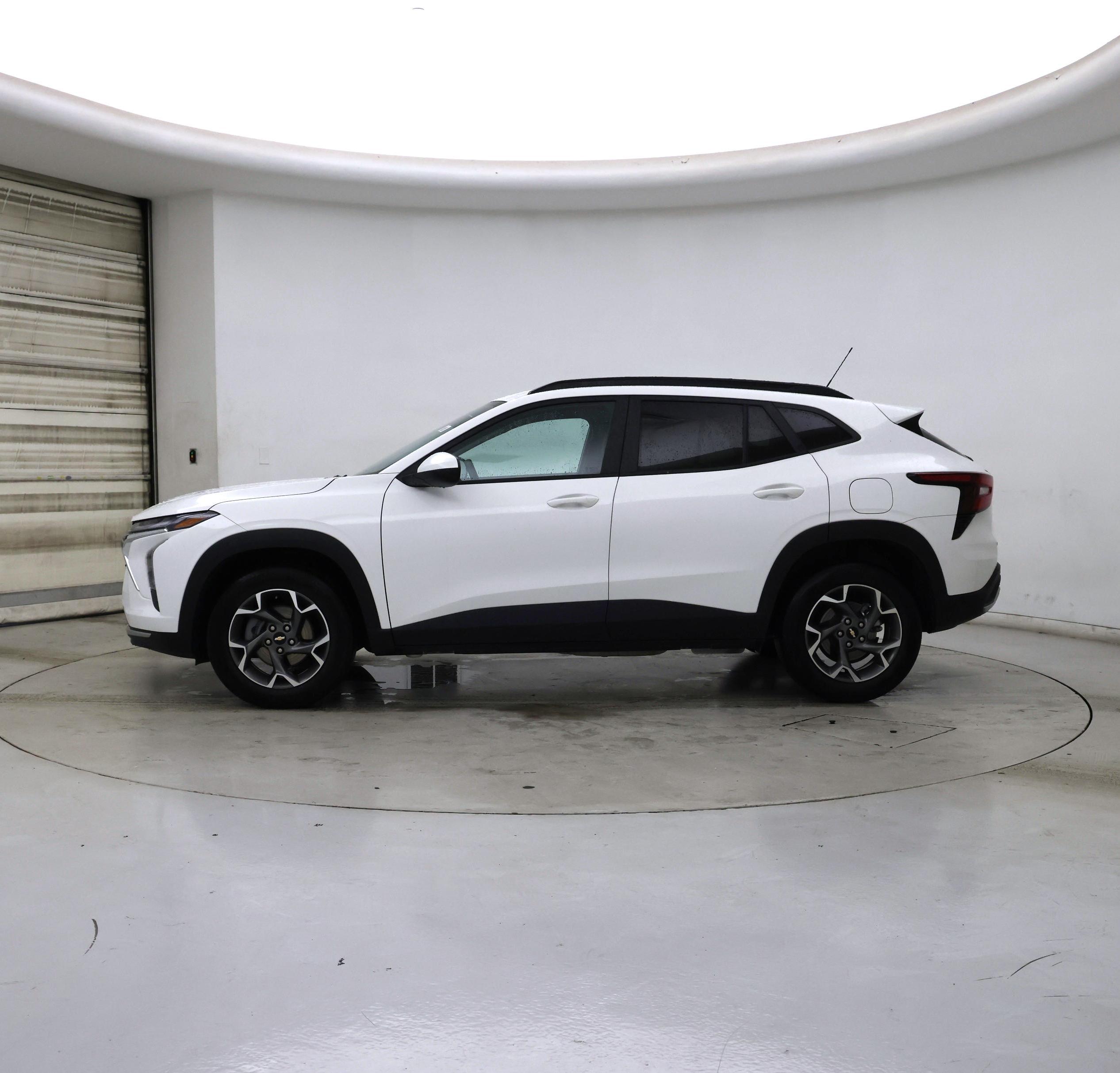 Thumbnail: 2025 Chevrolet Trax - 3