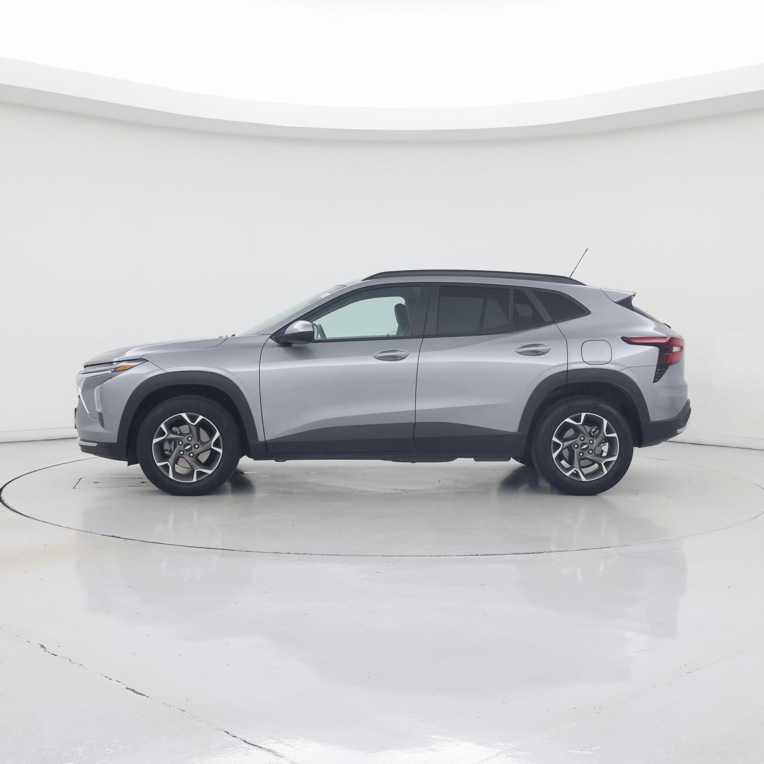 Thumbnail: 2025 Chevrolet Trax - 3