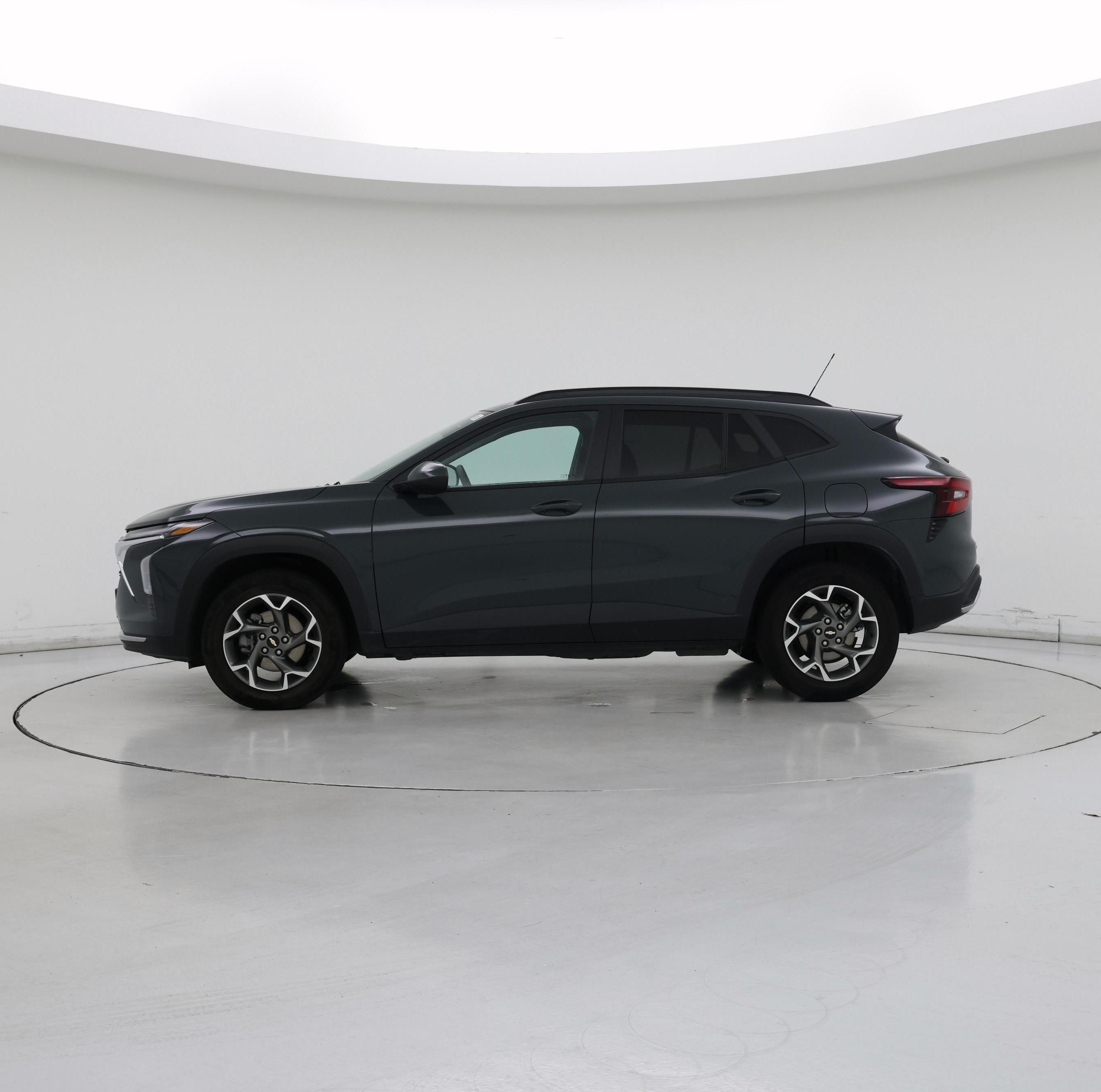 Thumbnail: 2025 Chevrolet Trax - 3