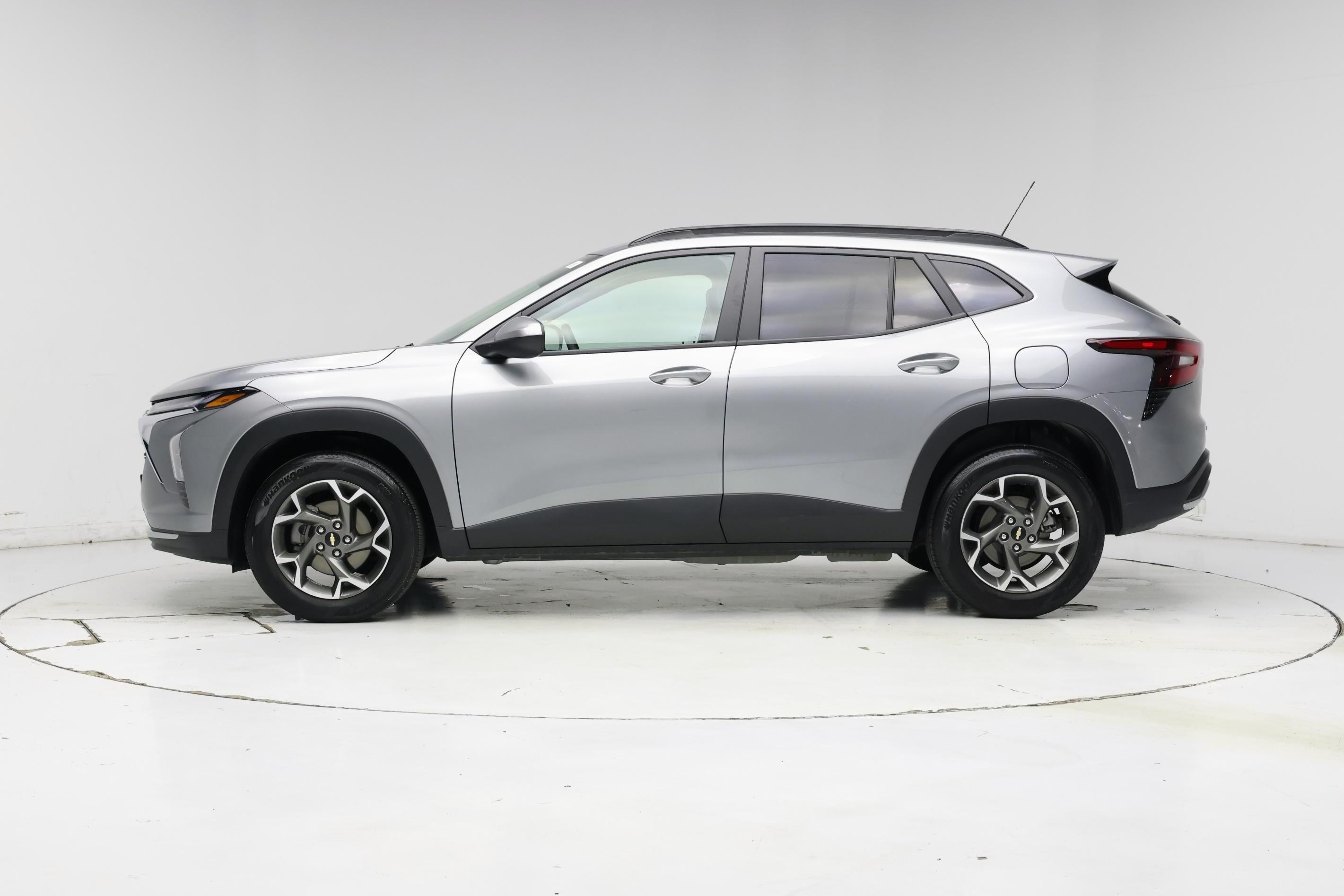 Thumbnail: 2025 Chevrolet Trax - 3