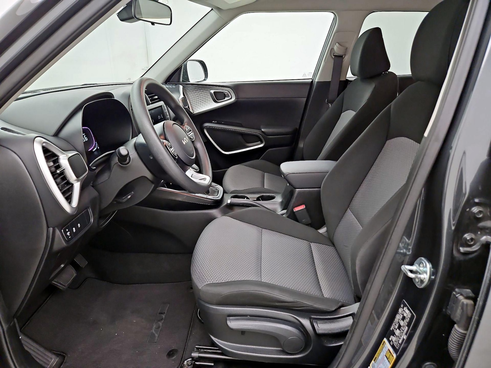 2025 Kia Soul LX - Photo 12