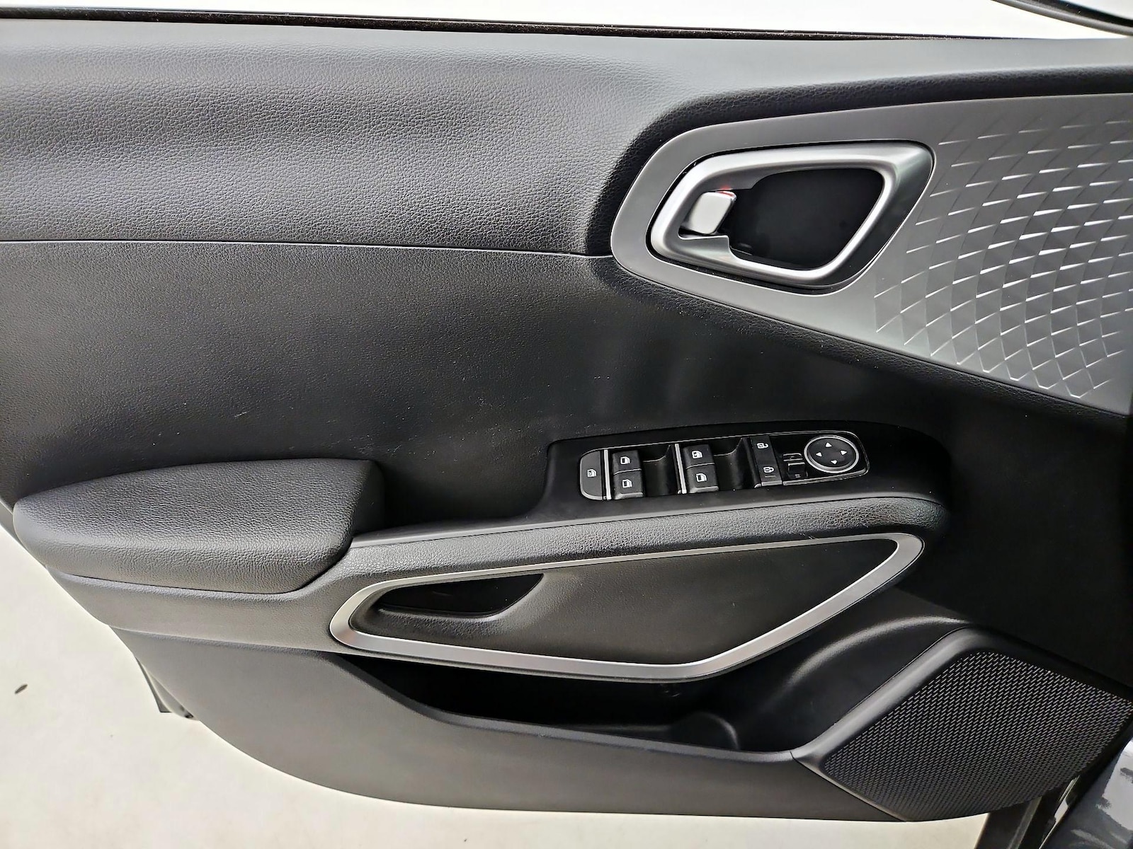 2025 Kia Soul LX - Photo 13