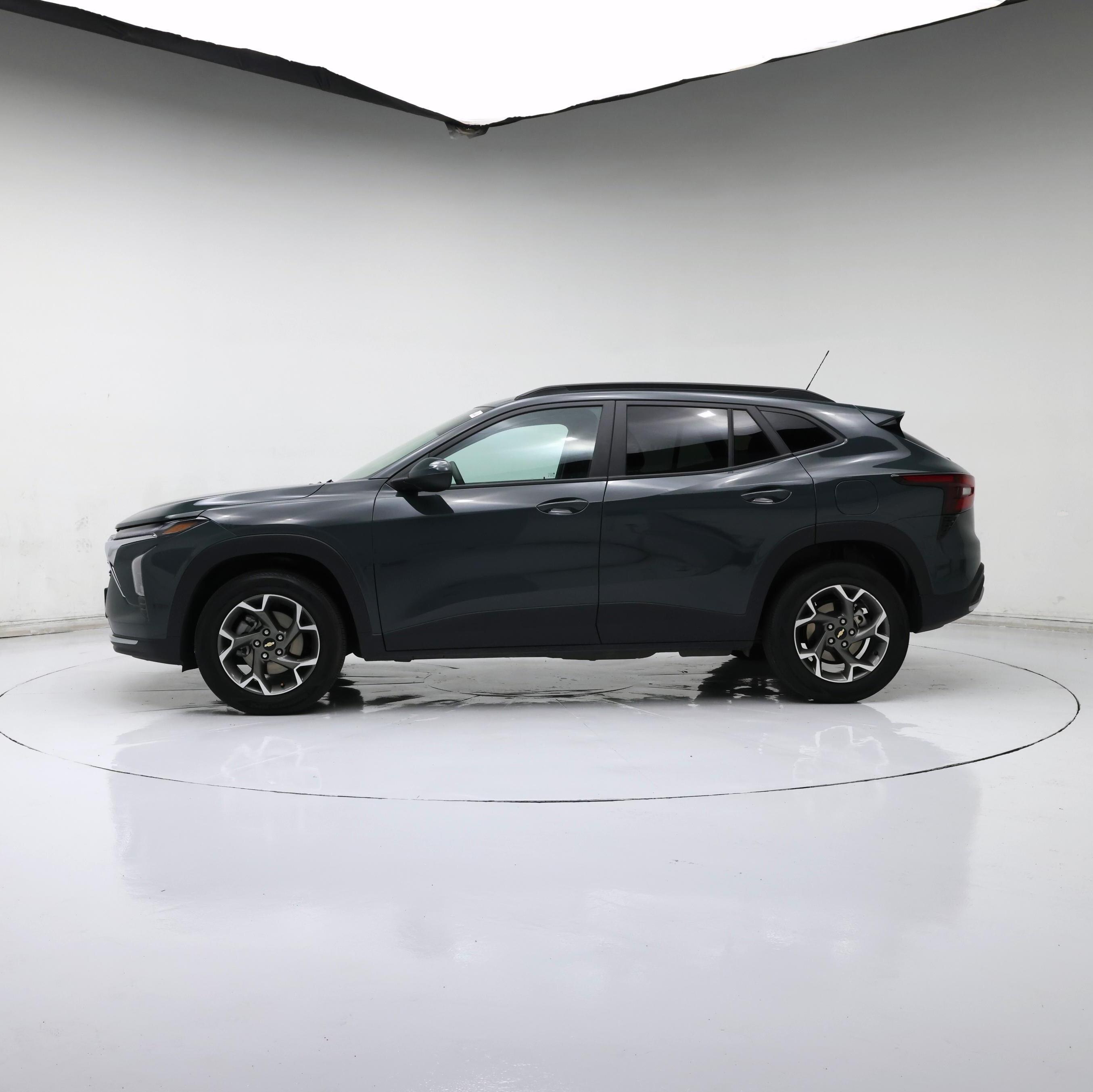 Thumbnail: 2025 Chevrolet Trax - 3