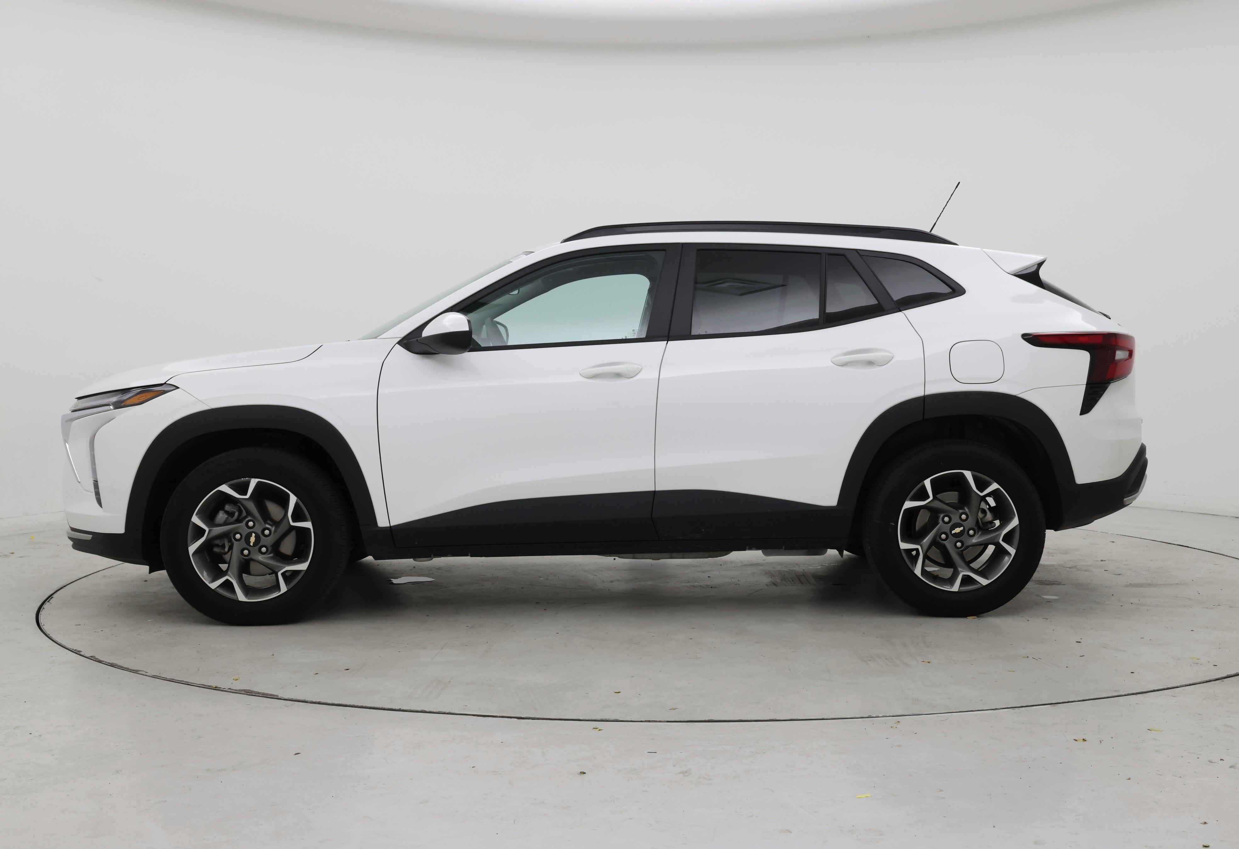 Thumbnail: 2025 Chevrolet Trax - 3