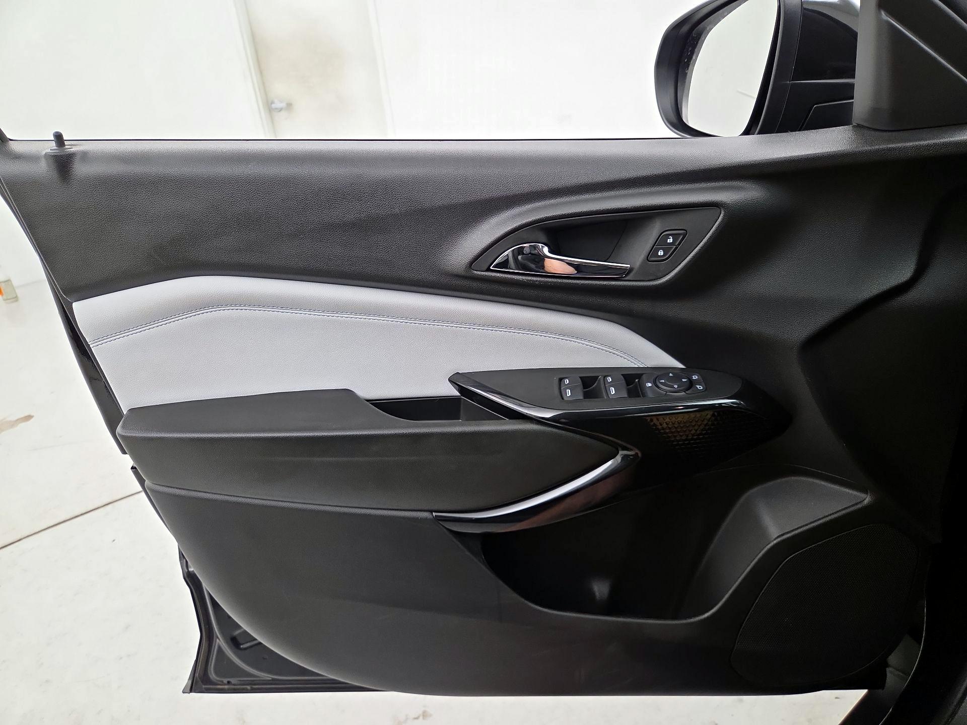 Thumbnail: 2025 Chevrolet Trax - 12