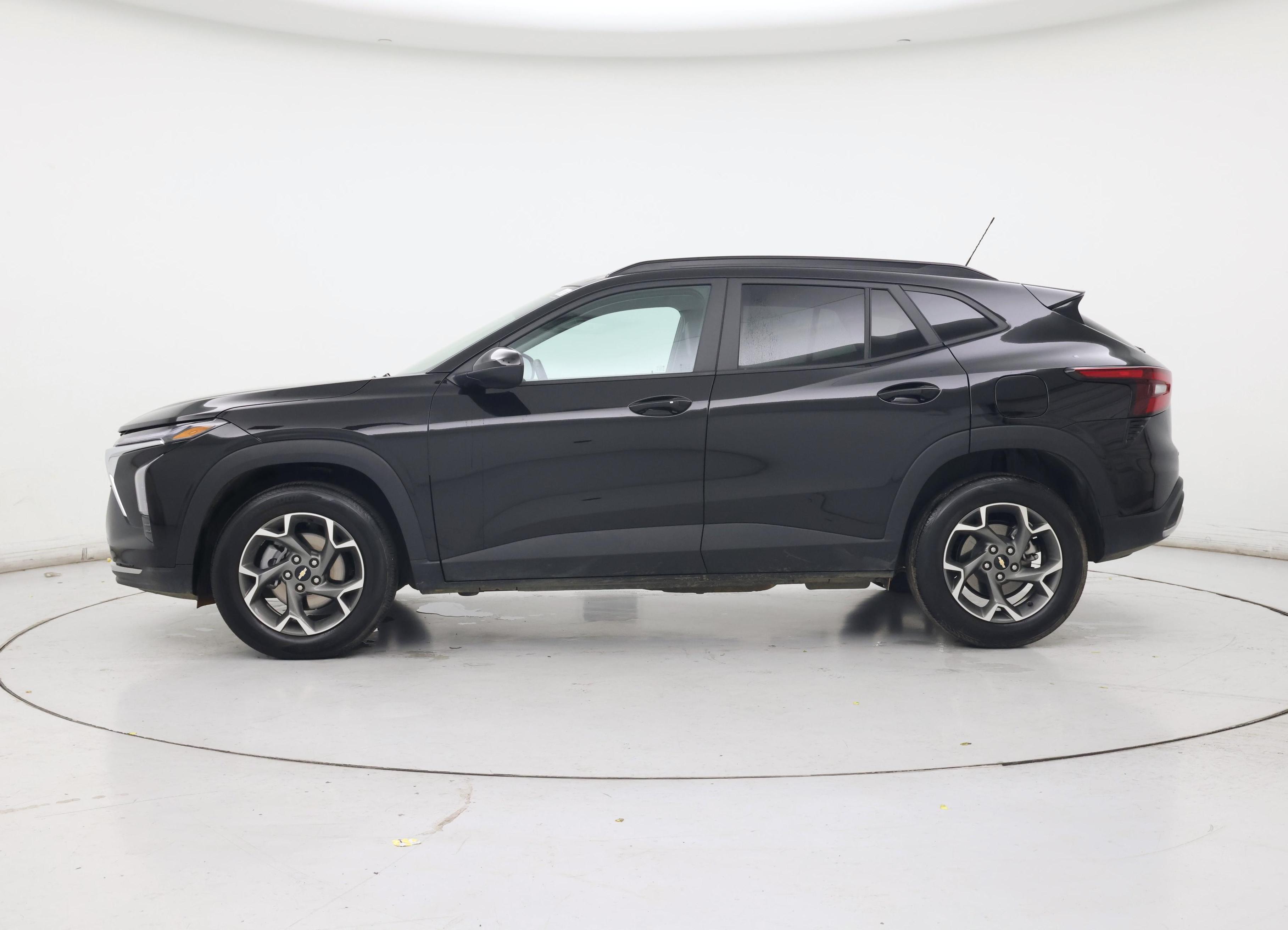 Thumbnail: 2025 Chevrolet Trax - 3