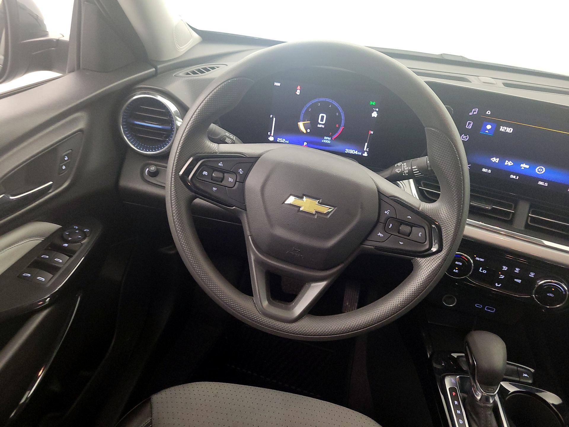 Thumbnail: 2025 Chevrolet Trax - 10