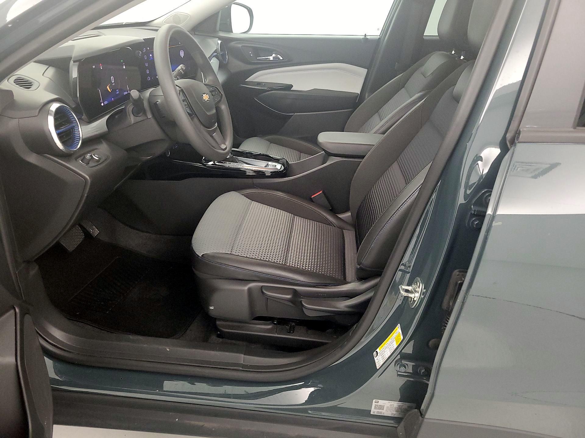 Thumbnail: 2025 Chevrolet Trax - 11