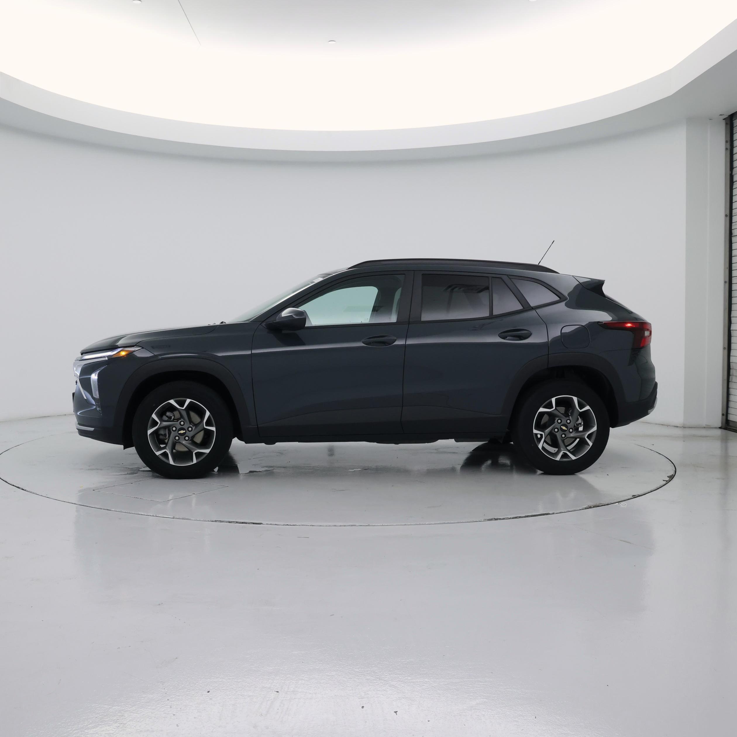 Thumbnail: 2025 Chevrolet Trax - 3