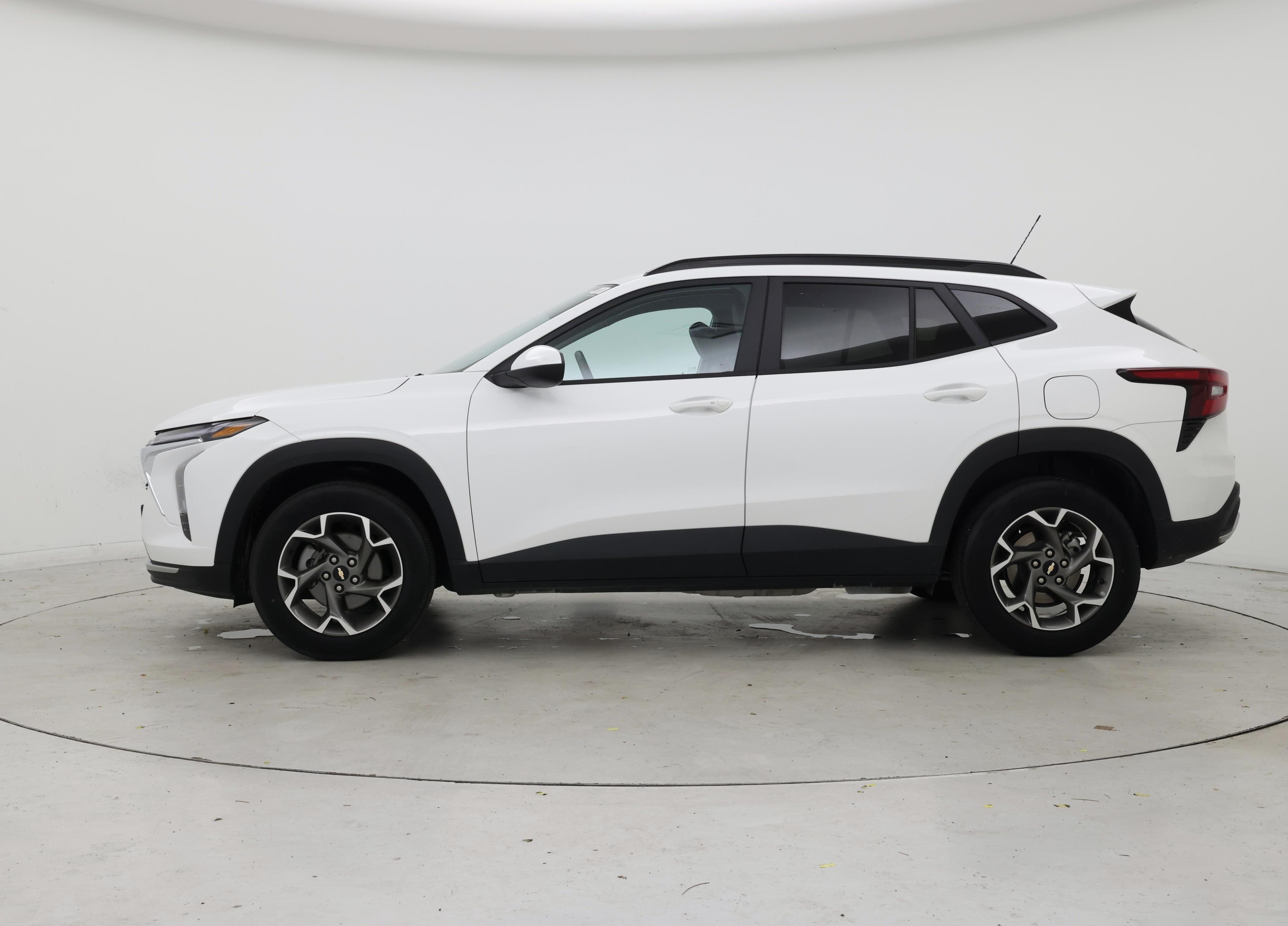 Thumbnail: 2025 Chevrolet Trax - 3