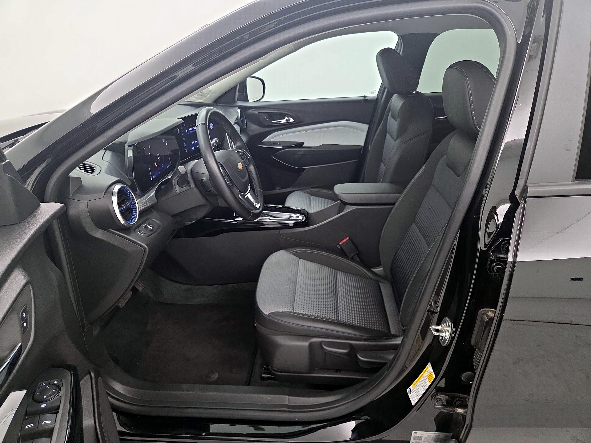 Thumbnail: 2025 Chevrolet Trax - 11