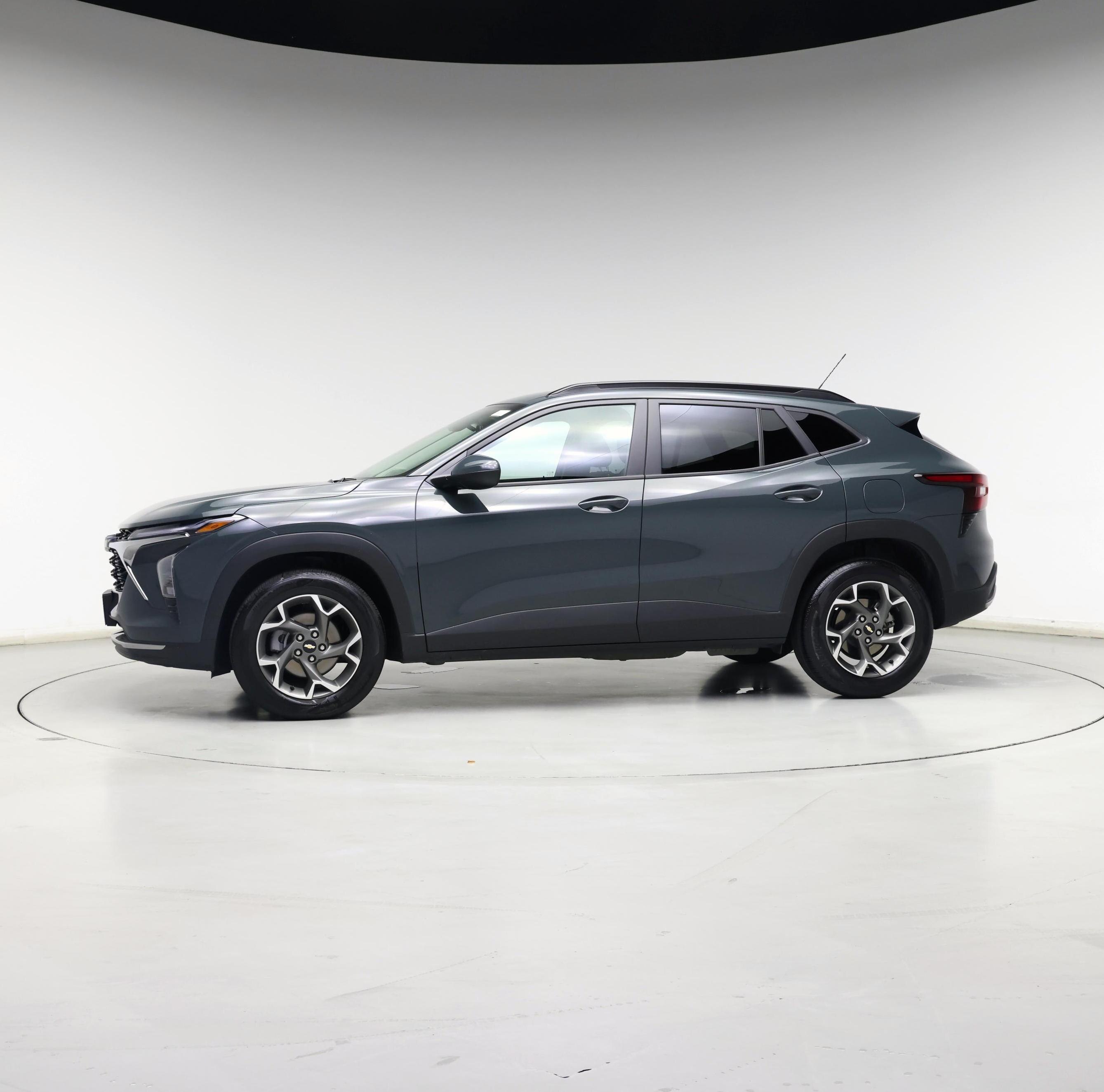 Thumbnail: 2025 Chevrolet Trax - 3