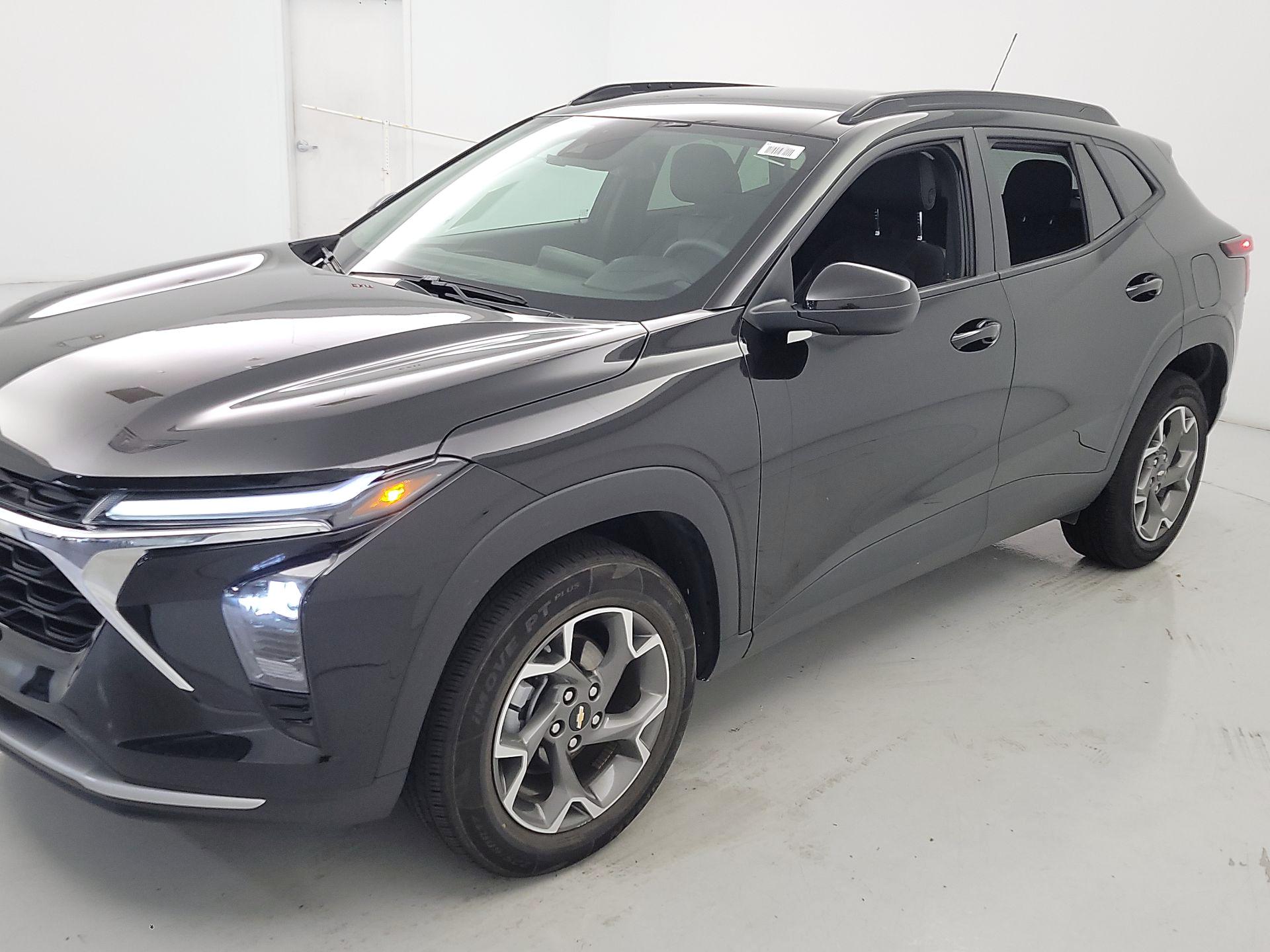 Thumbnail: 2025 Chevrolet Trax - 3