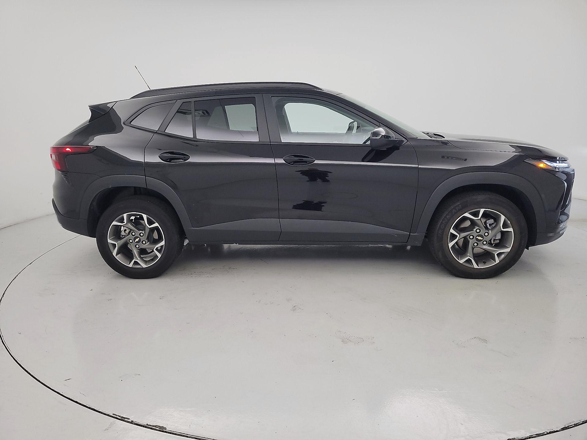 Thumbnail: 2025 Chevrolet Trax - 4