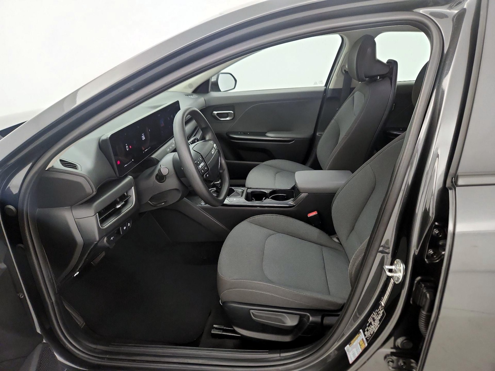 2025 Kia K4 LXS - Photo 12