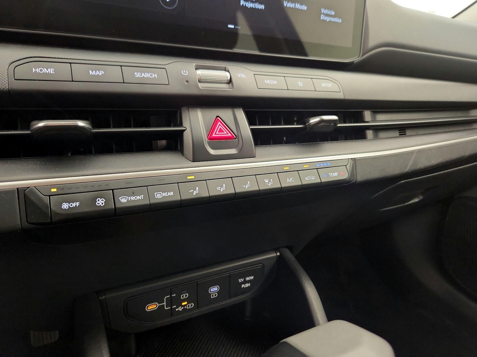 2025 Kia K4 LXS - Photo 17