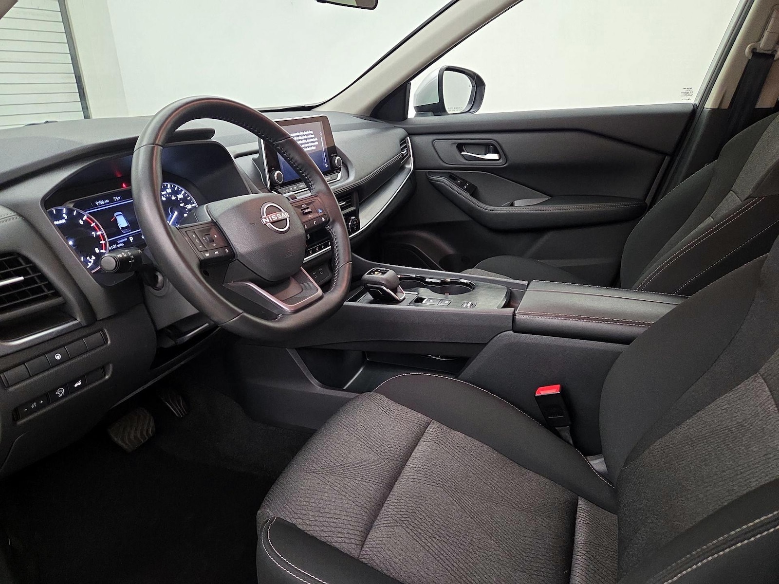 2025 Nissan Rogue SV - Photo 12