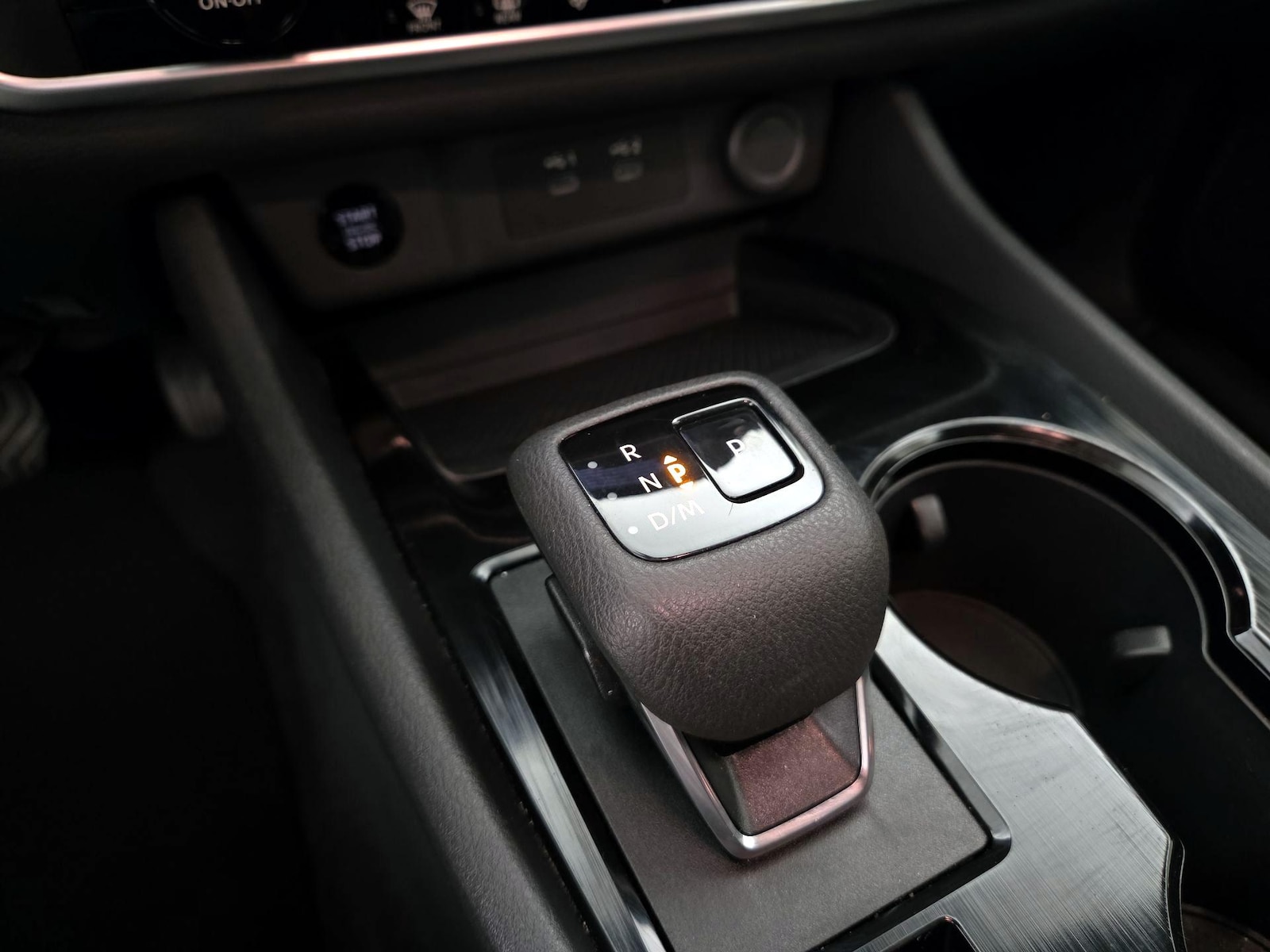 2025 Nissan Rogue SV - Photo 16
