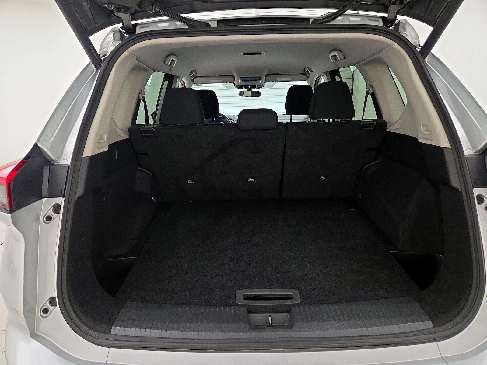 2025 Nissan Rogue SV - Photo 18