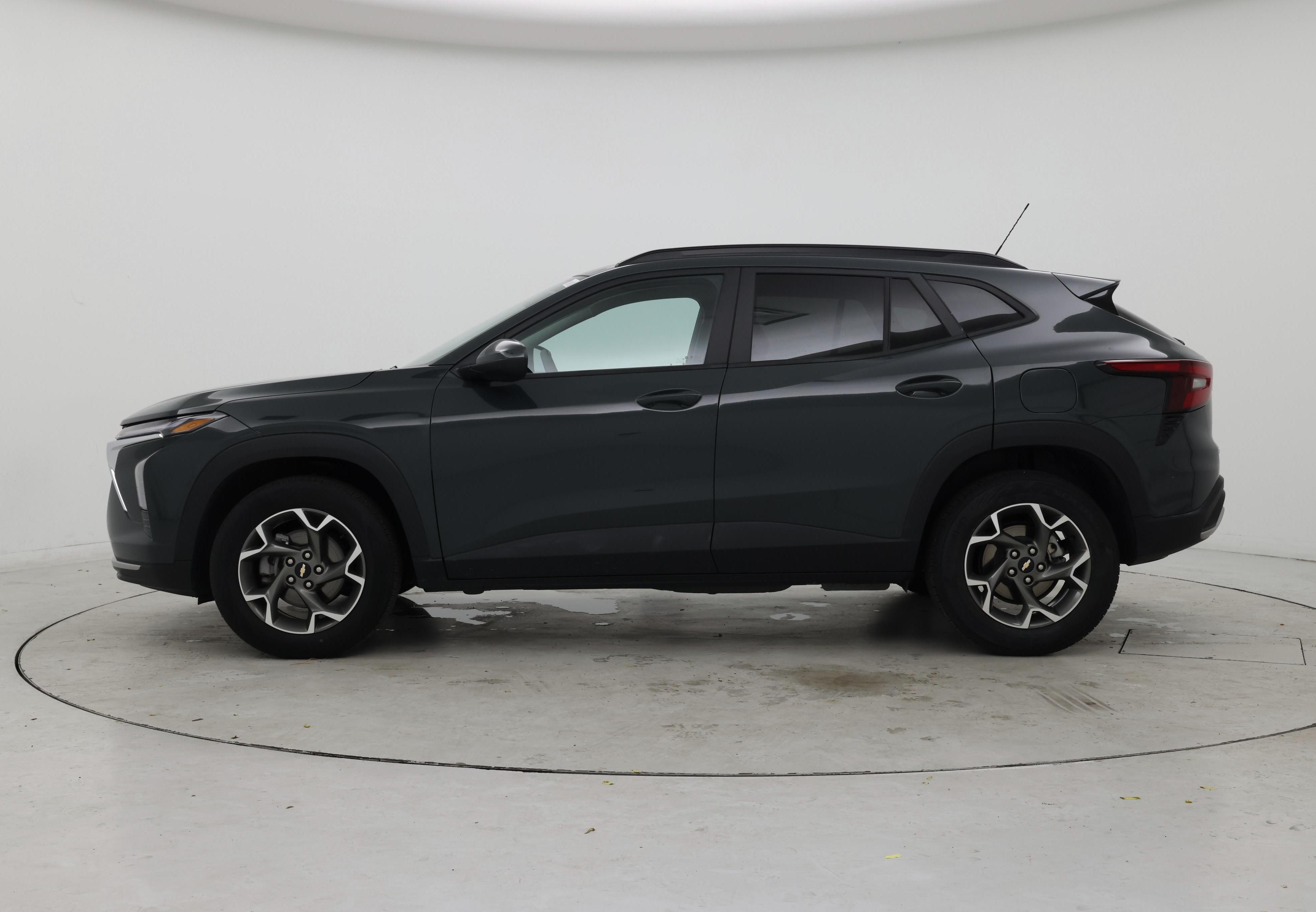 Thumbnail: 2025 Chevrolet Trax - 3