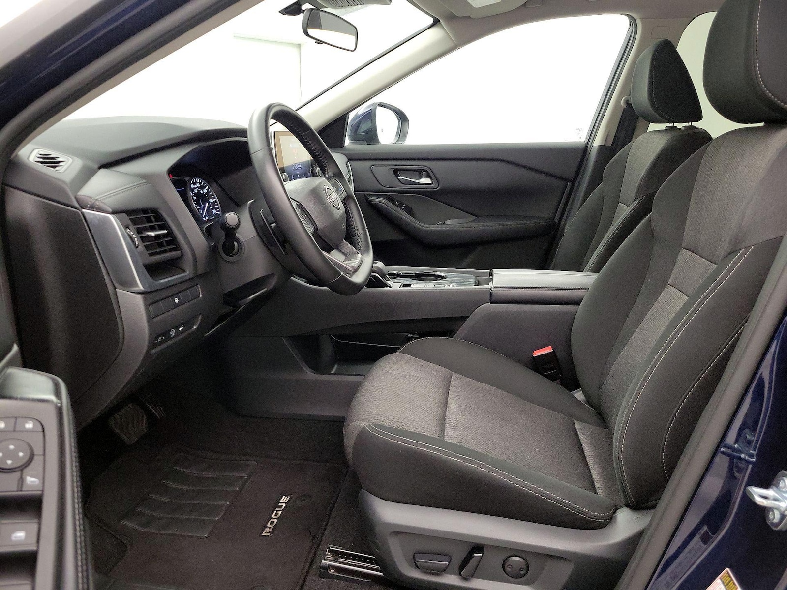 2025 Nissan Rogue SV - Photo 12