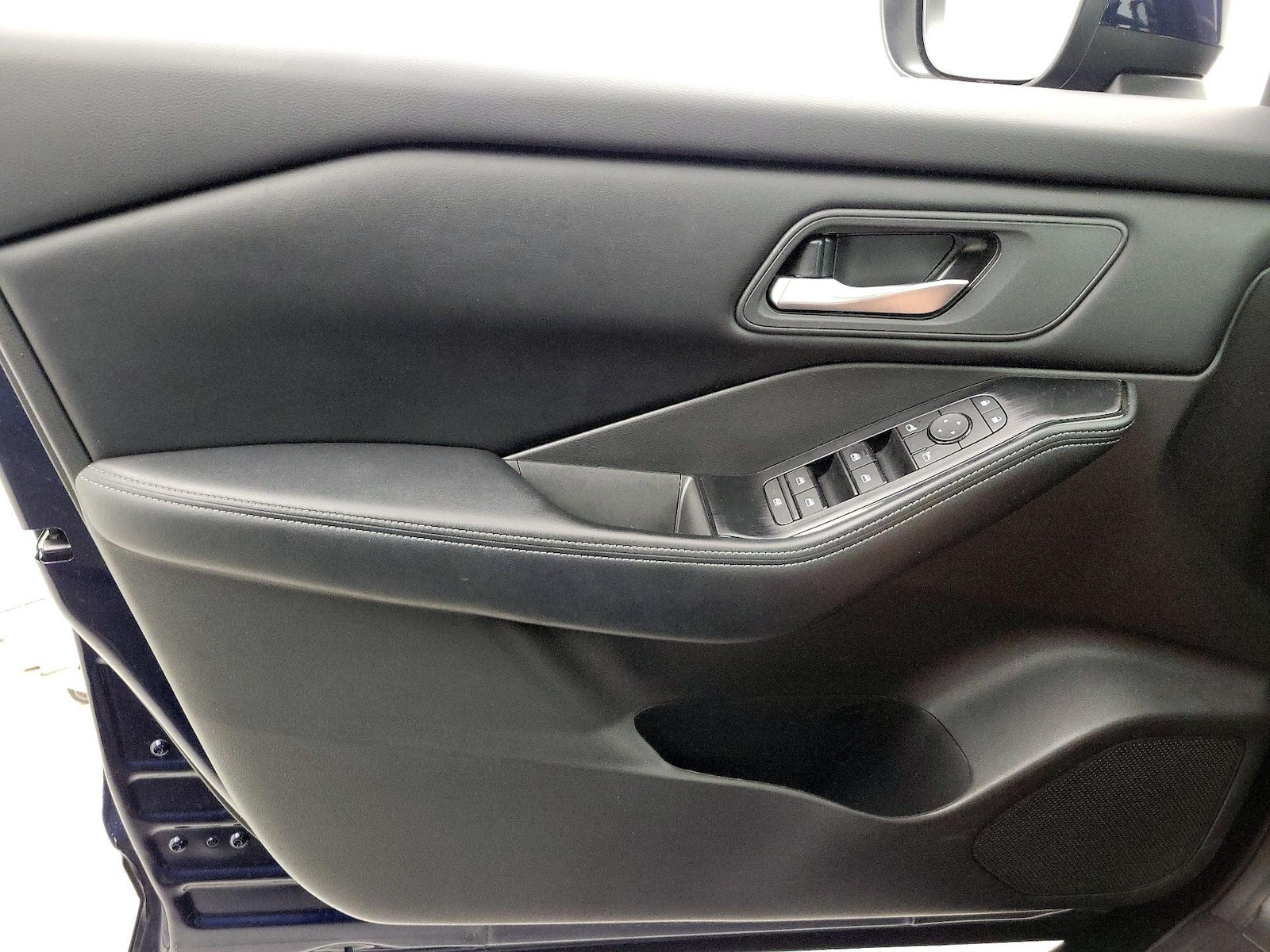 2025 Nissan Rogue SV - Photo 13