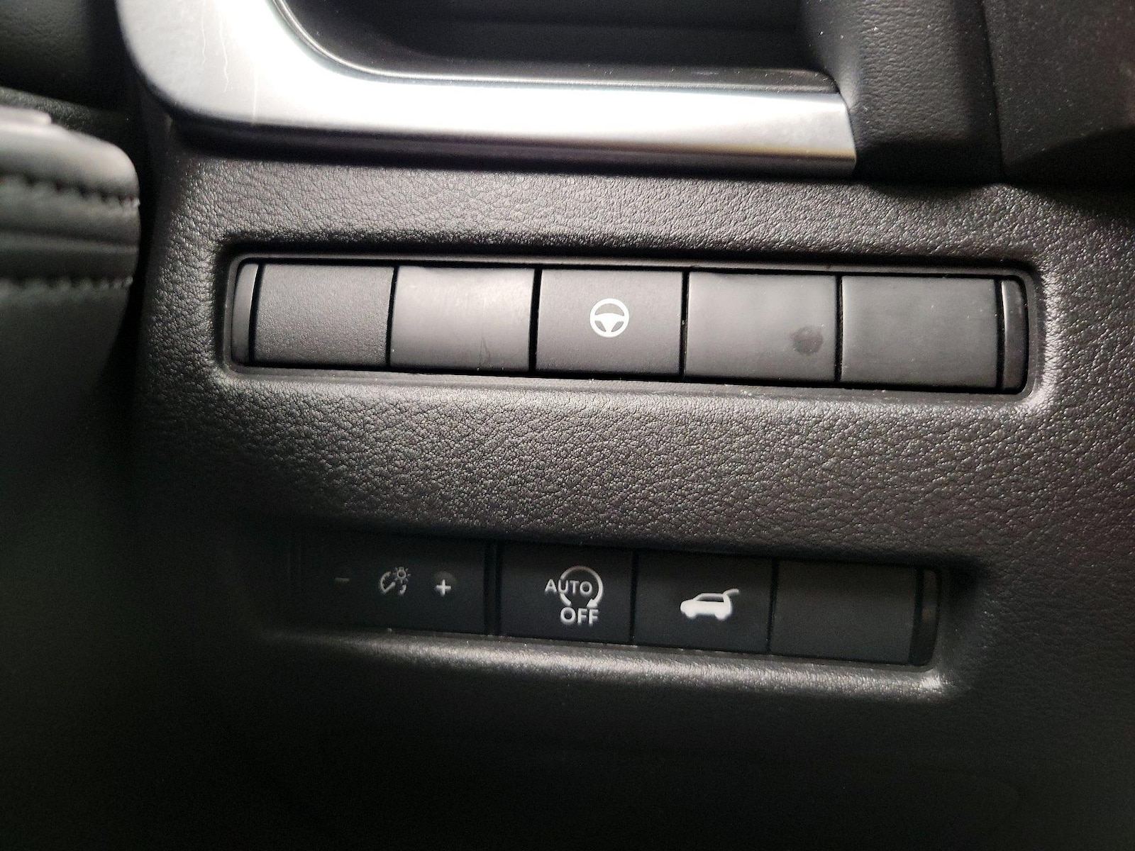 2025 Nissan Rogue SV - Photo 14