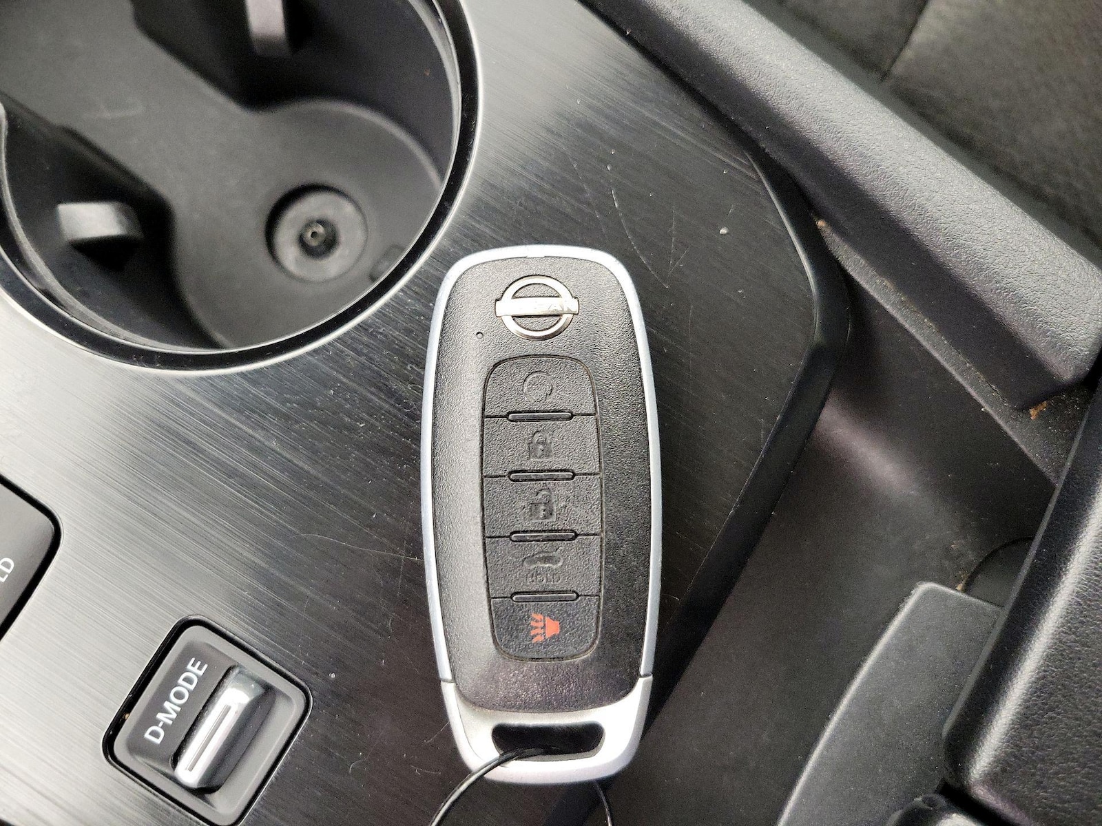 2025 Nissan Rogue SV - Photo 23