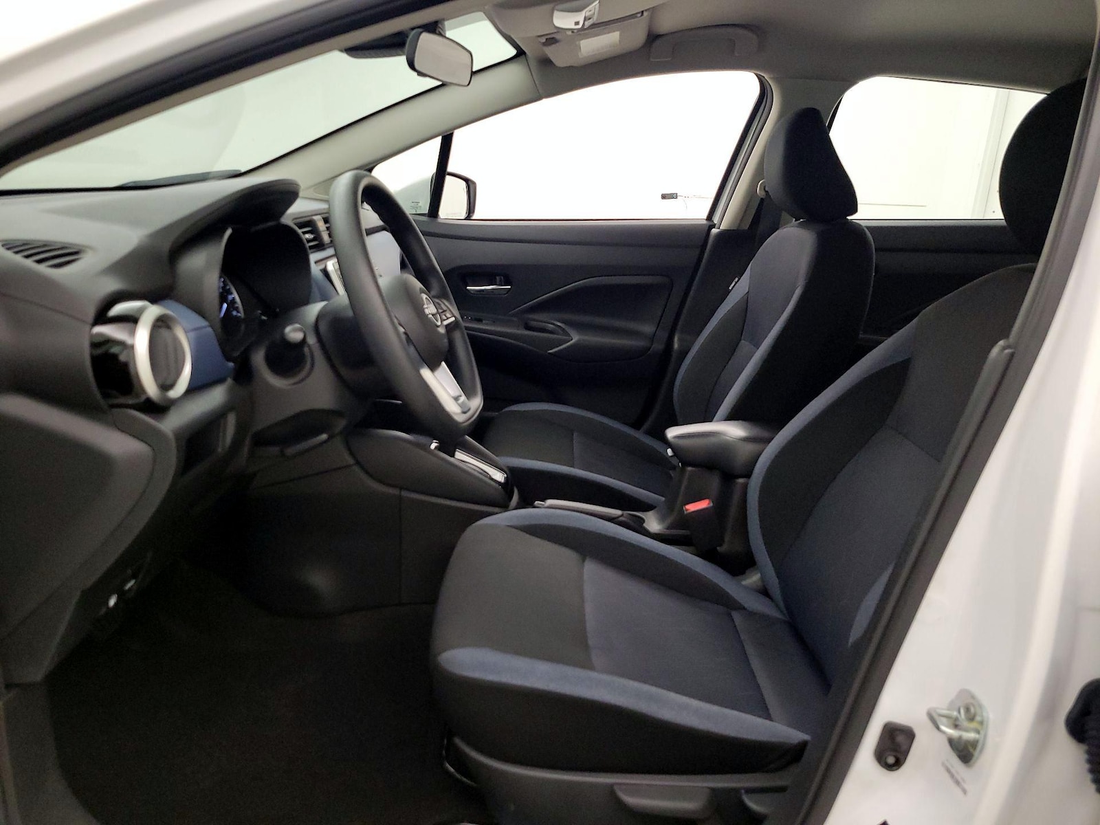 2025 Nissan Versa Sedan SV - Photo 12