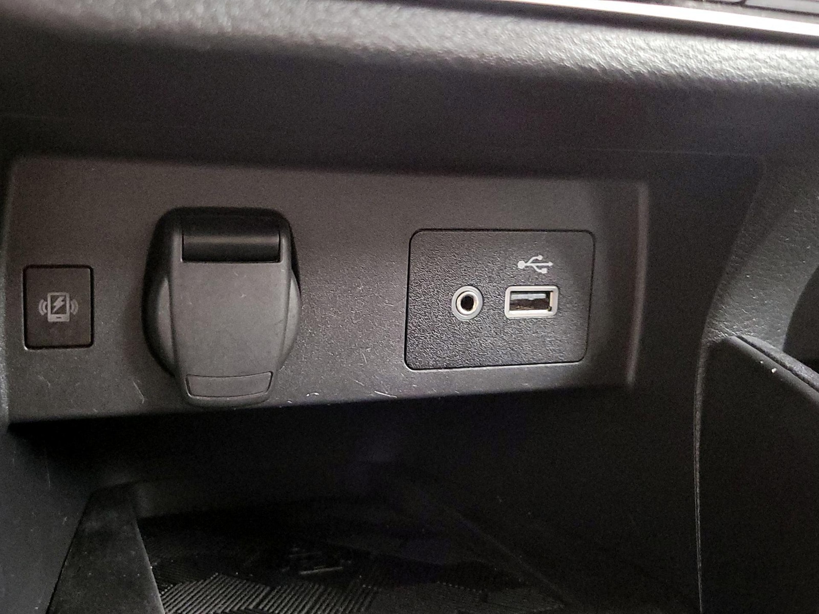 2025 Nissan Versa Sedan SV - Photo 18